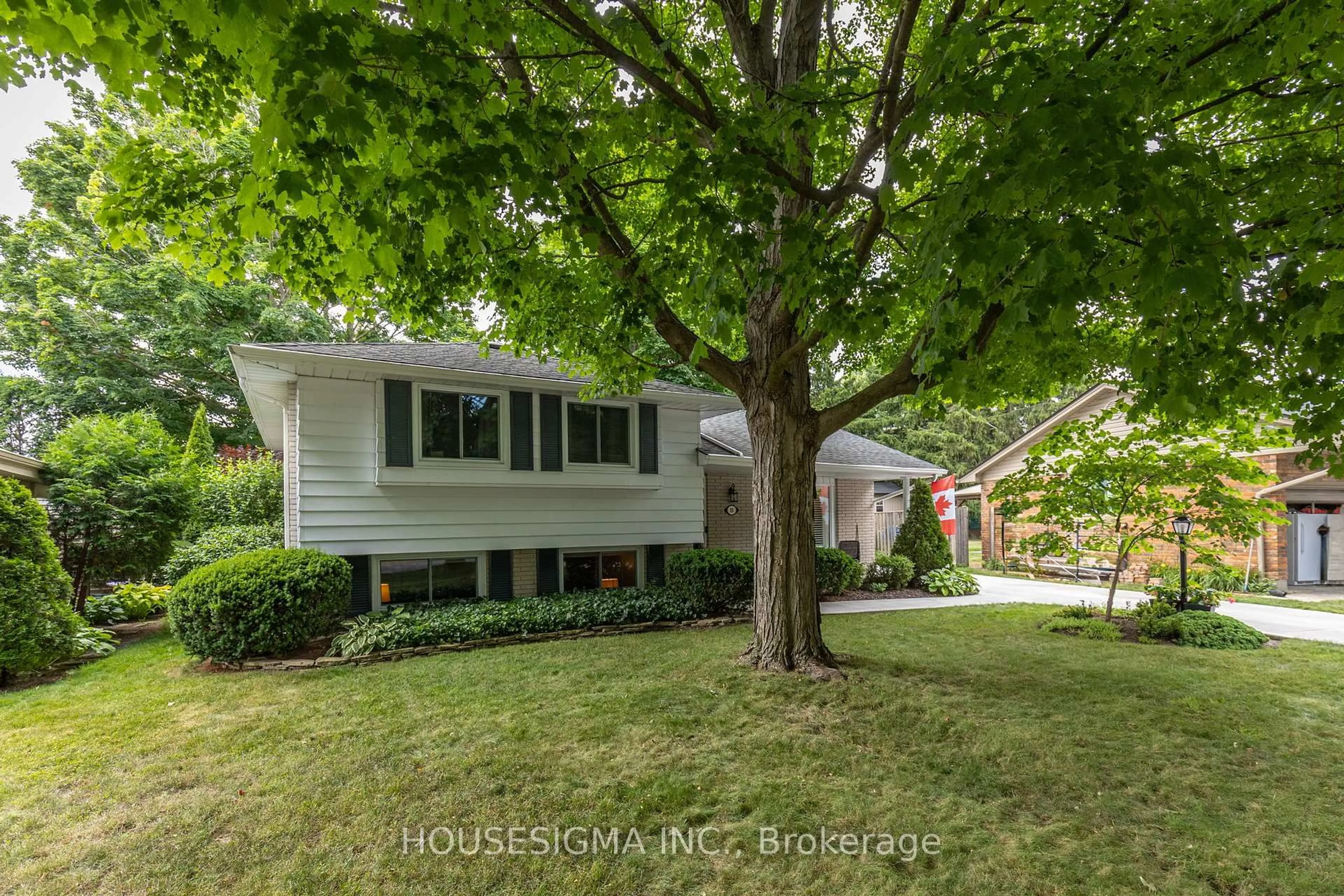 Home with vinyl exterior material, street for 15 Wakefield Cres, London North Ontario N5X 1Z6
