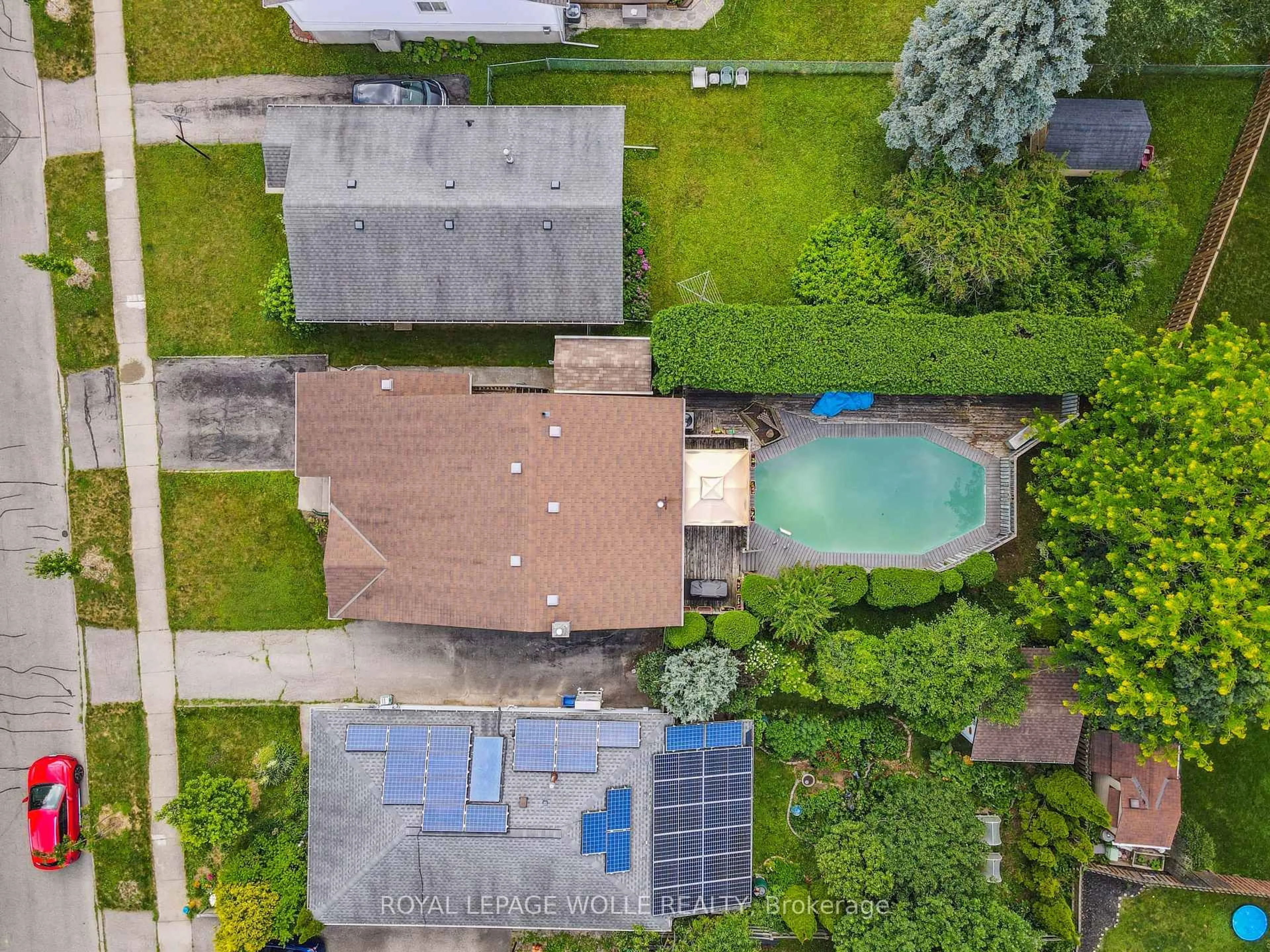 A pic from outside/outdoor area/front of a property/back of a property/a pic from drone, street for 409 Kane Dr, Waterloo Ontario N2K 2M7