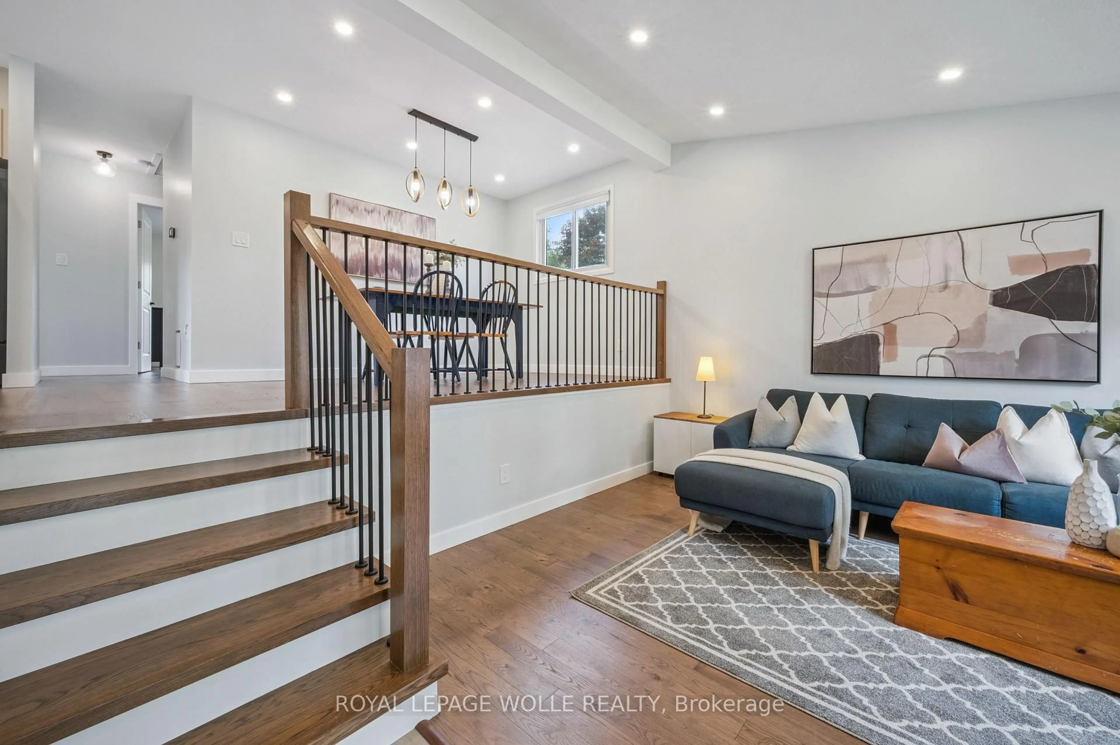 Indoor entryway for 409 Kane Dr, Waterloo Ontario N2K 2M7