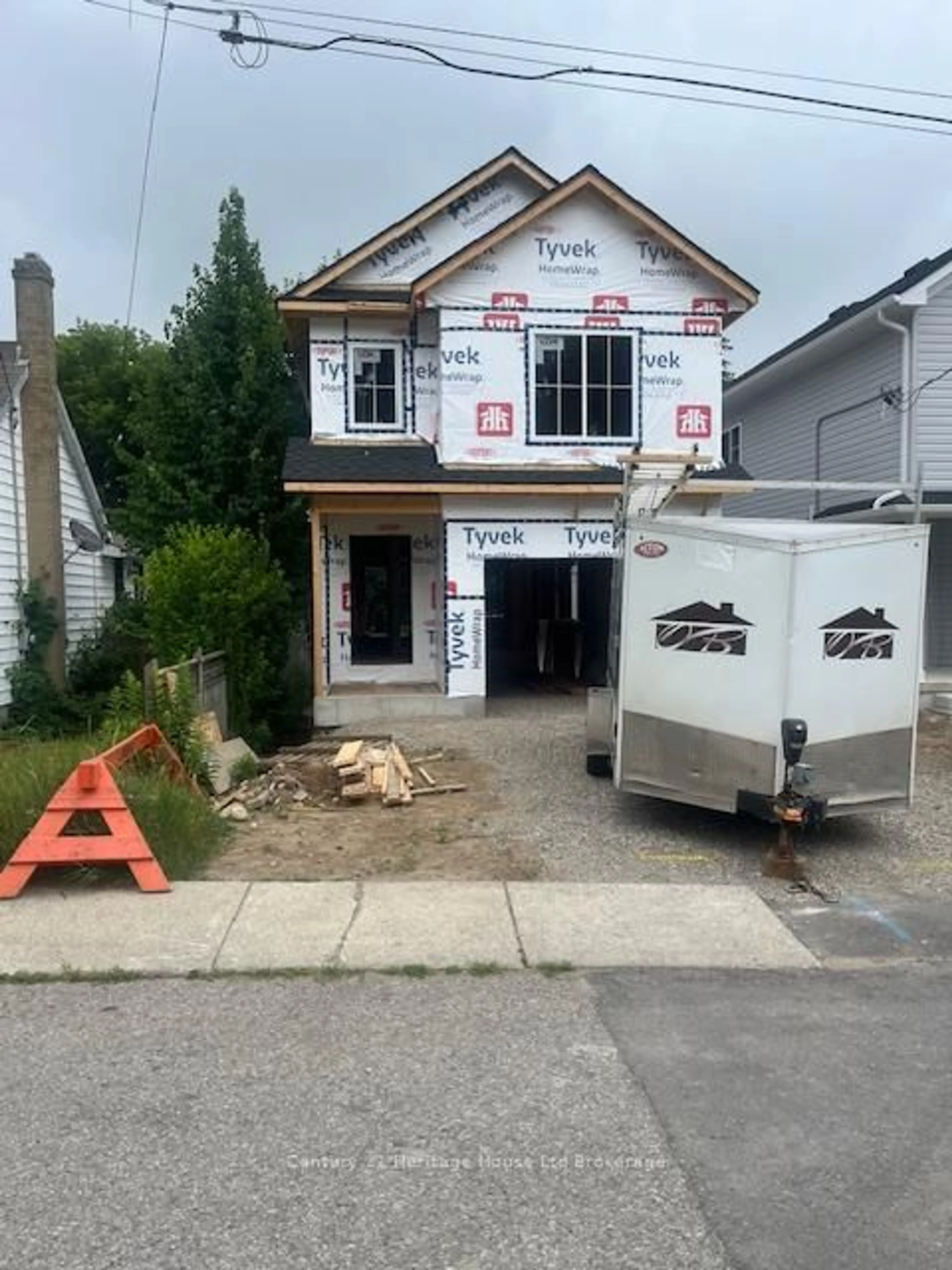 Home with vinyl exterior material, building for 840 Water St, Woodstock Ontario N4S 1S7