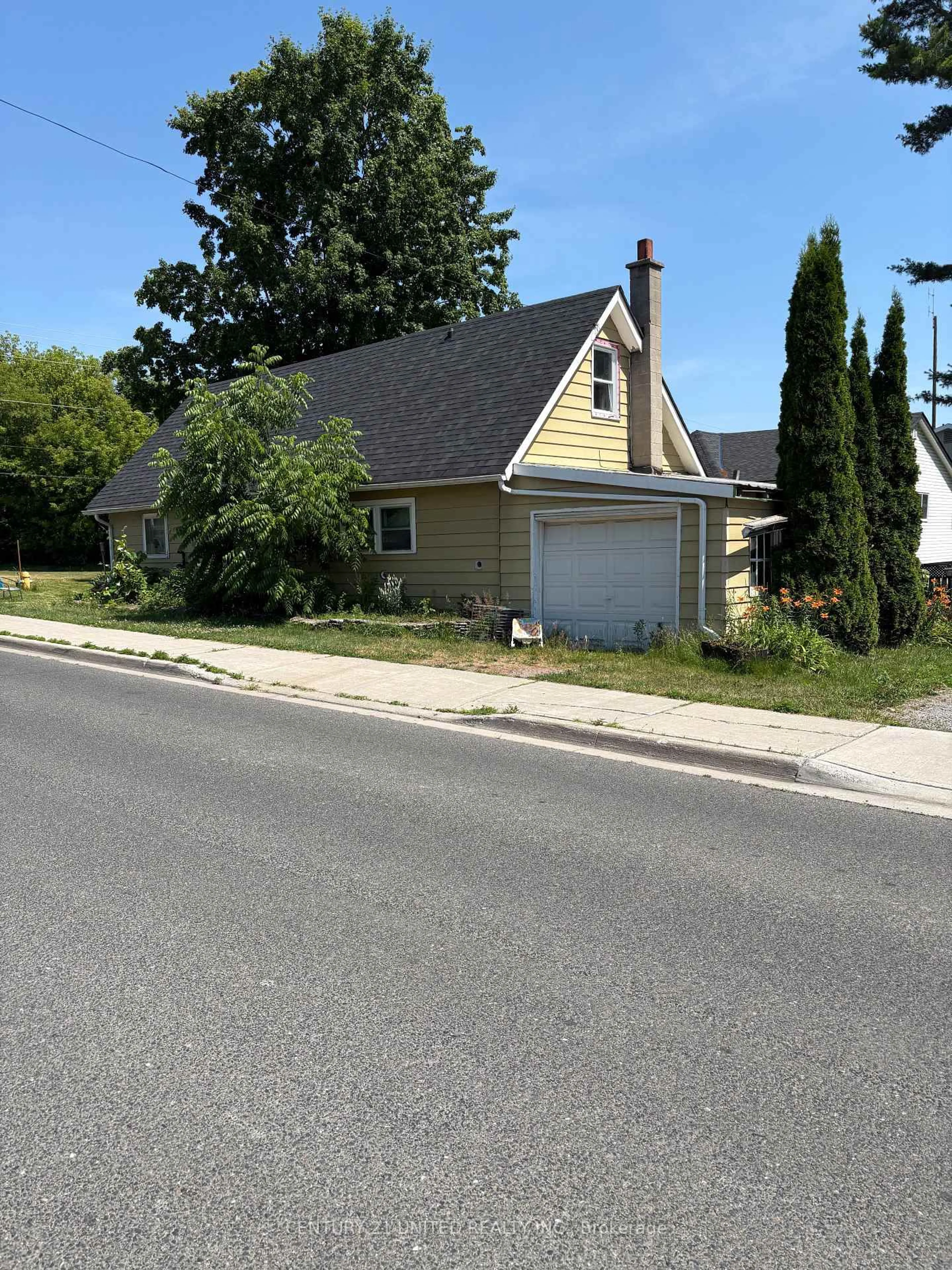 Home with vinyl exterior material, street for 80 Prince Edward St, Brighton Ontario K0K 1H0