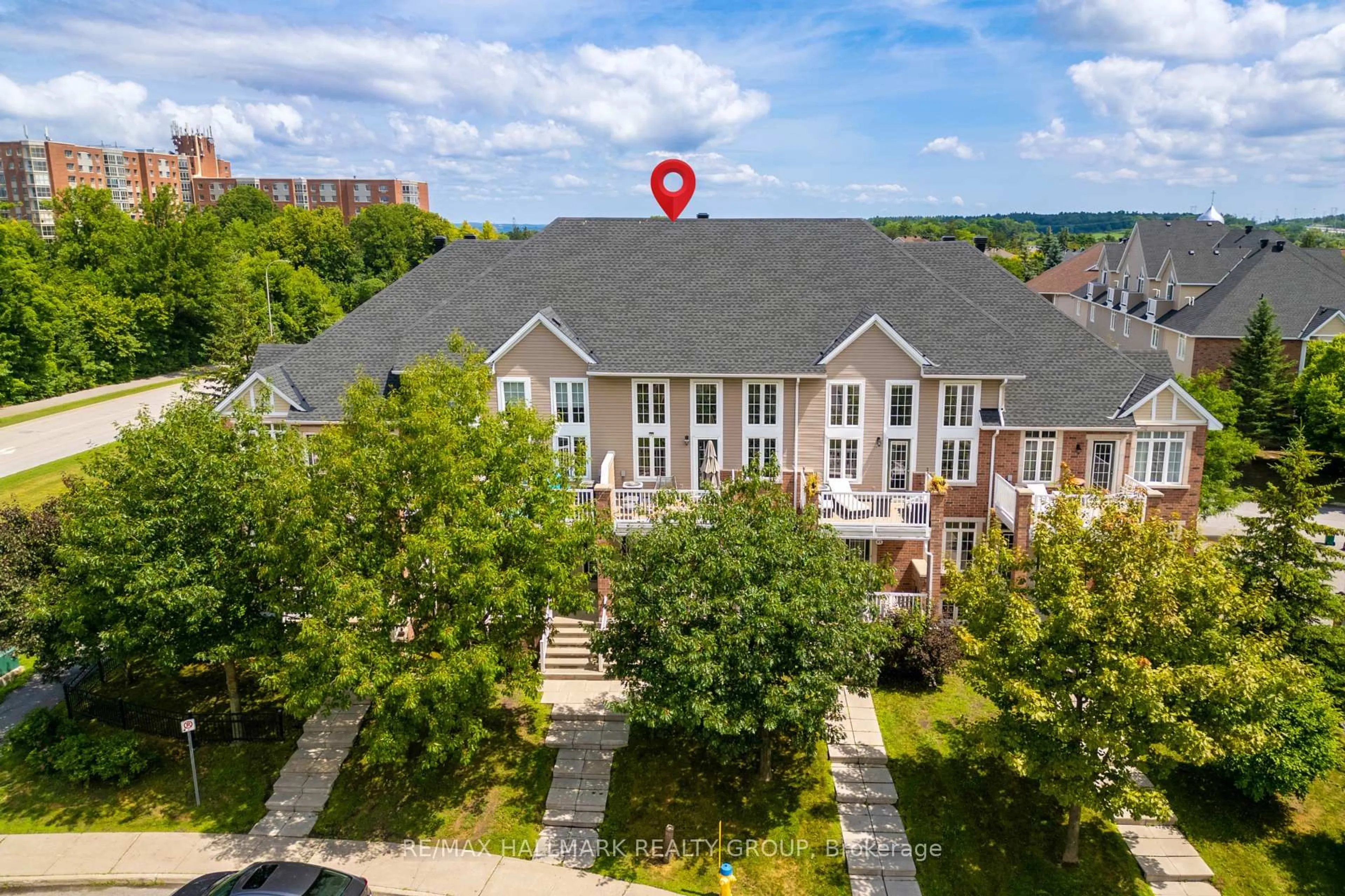 A pic from outside/outdoor area/front of a property/back of a property/a pic from drone, building for 39 Hawkstone Gate #39, Ottawa Ontario K2K 0A3