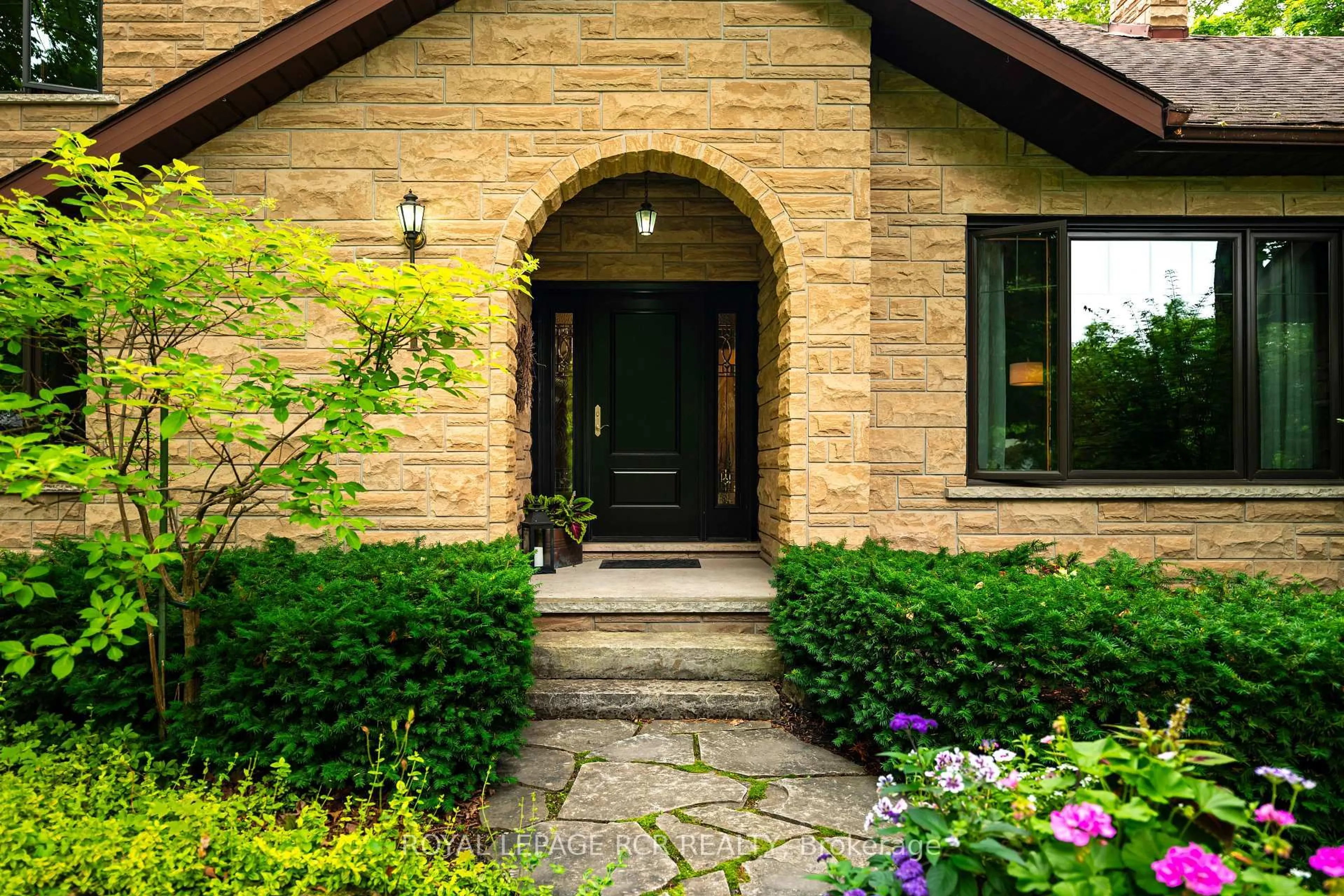 Home with brick exterior material, street for 117 Birch Grve, Shelburne Ontario L9V 2W3