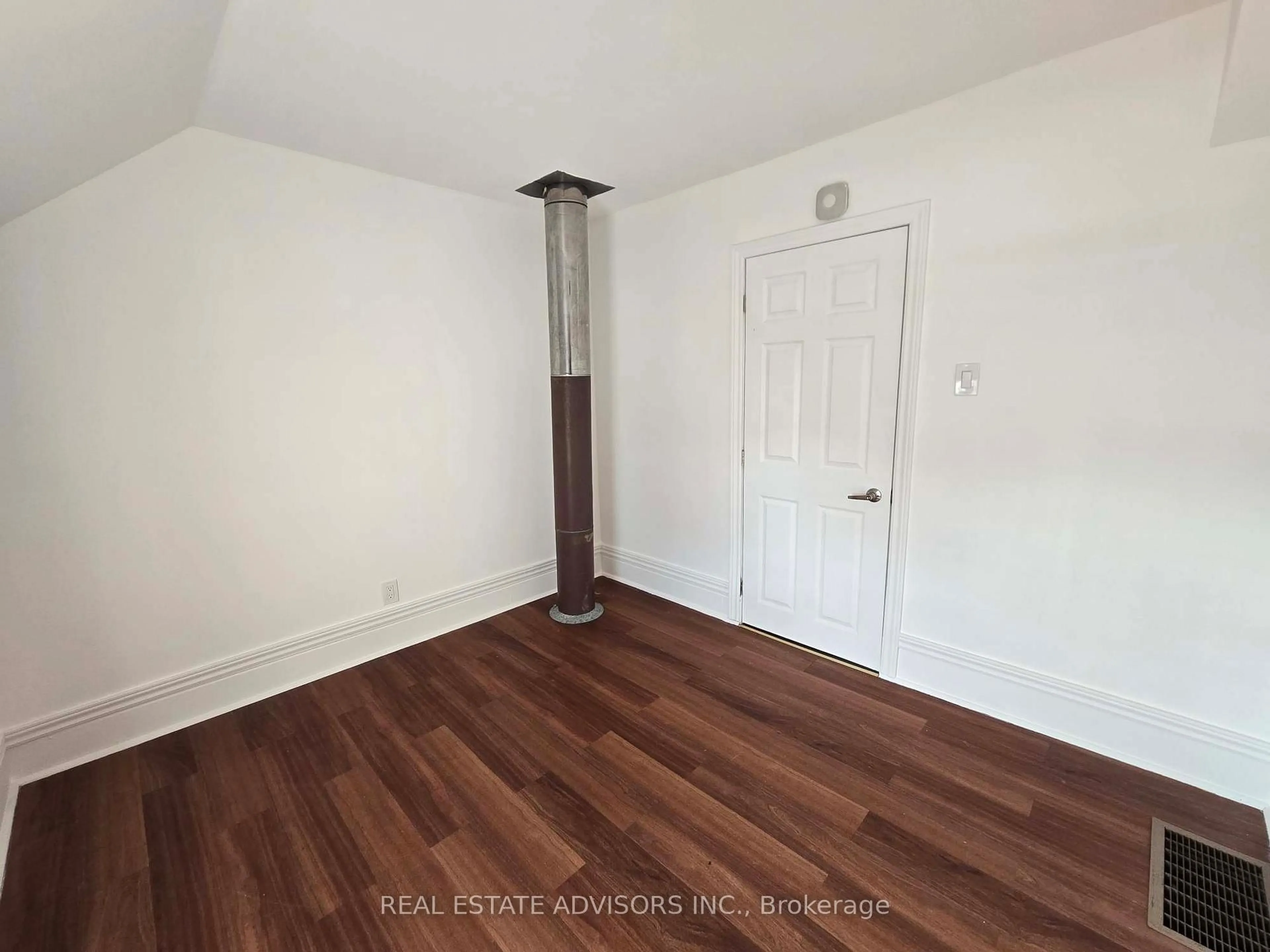A pic of a room for 70 Allenby Ave, Brantford Ontario N3S 1R4