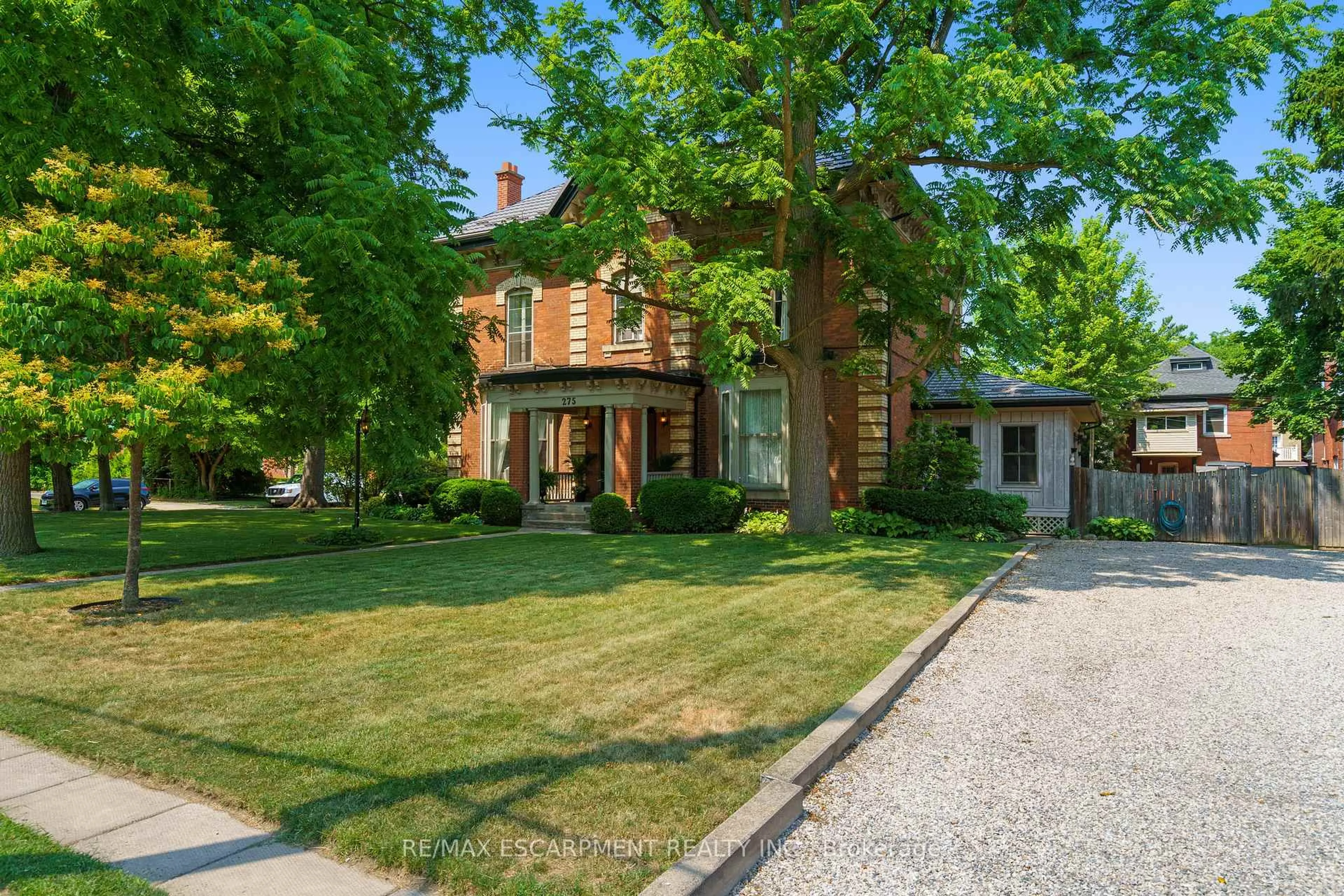 Home with brick exterior material, street for 275 Cumberland Ave, Hamilton Ontario L8M 2A3