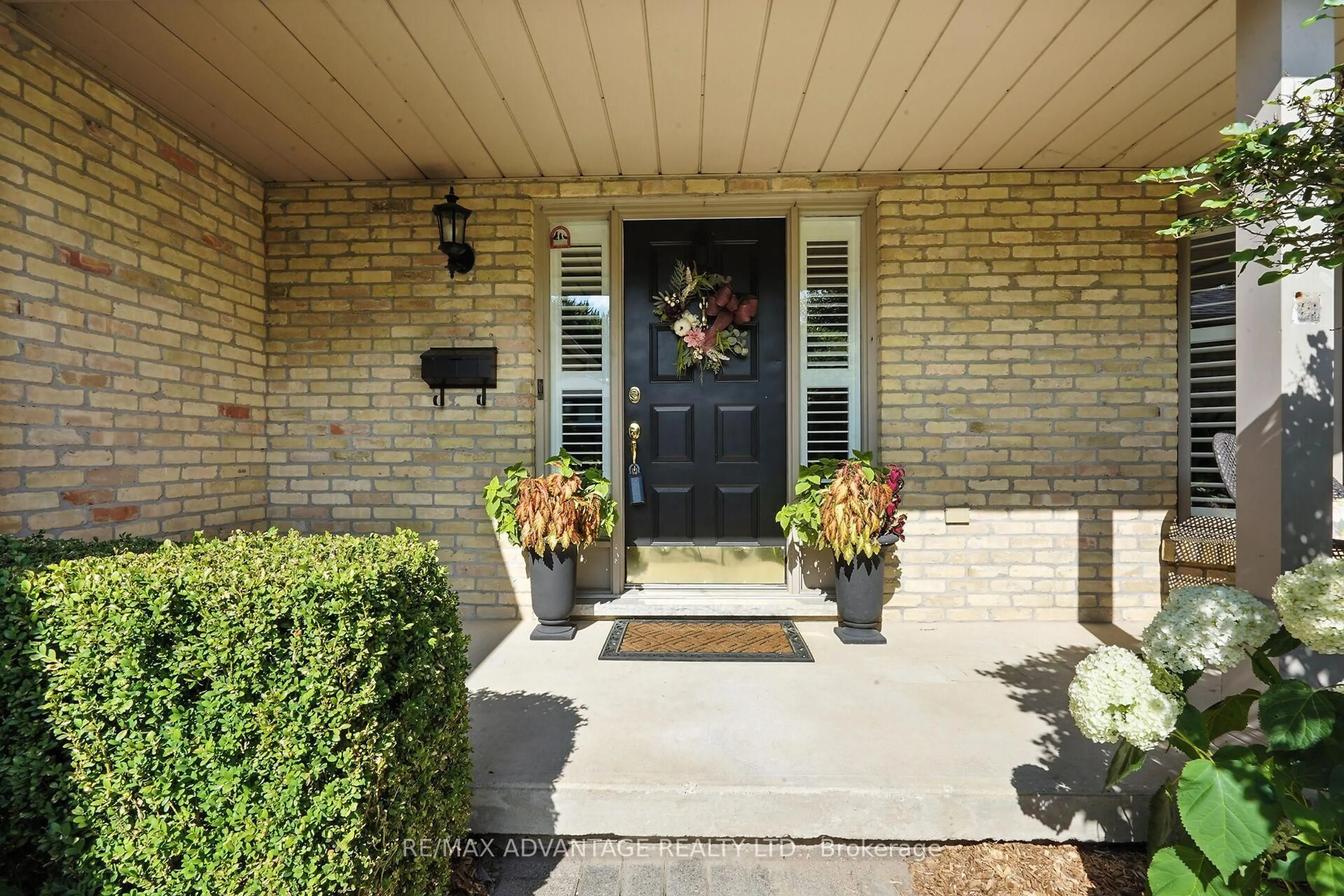 Indoor entryway for 1797 Phillbrook Crt, London North Ontario N5X 2Z3