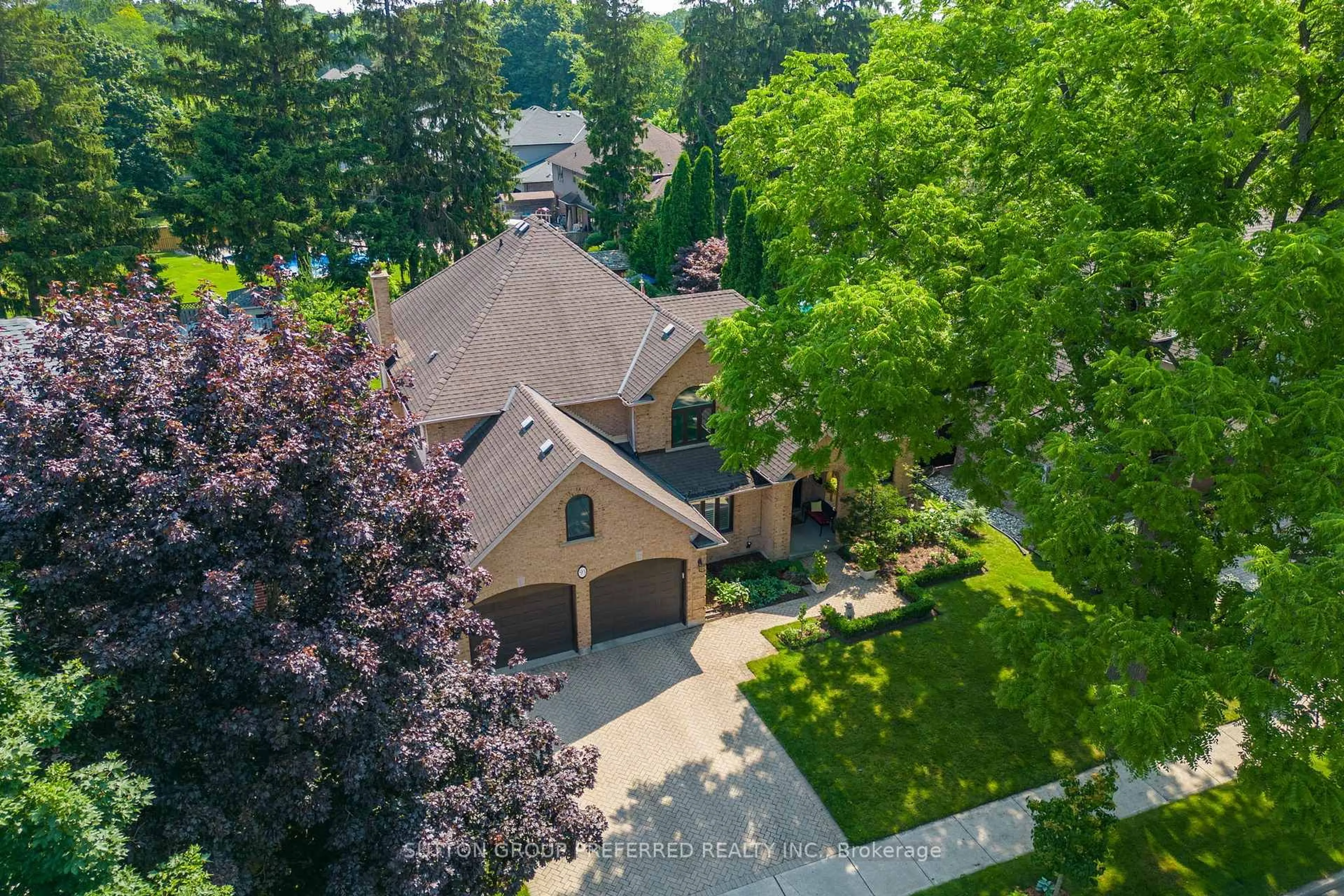 A pic from outside/outdoor area/front of a property/back of a property/a pic from drone, street for 93 Hartson Rd, London North Ontario N6H 4Z5