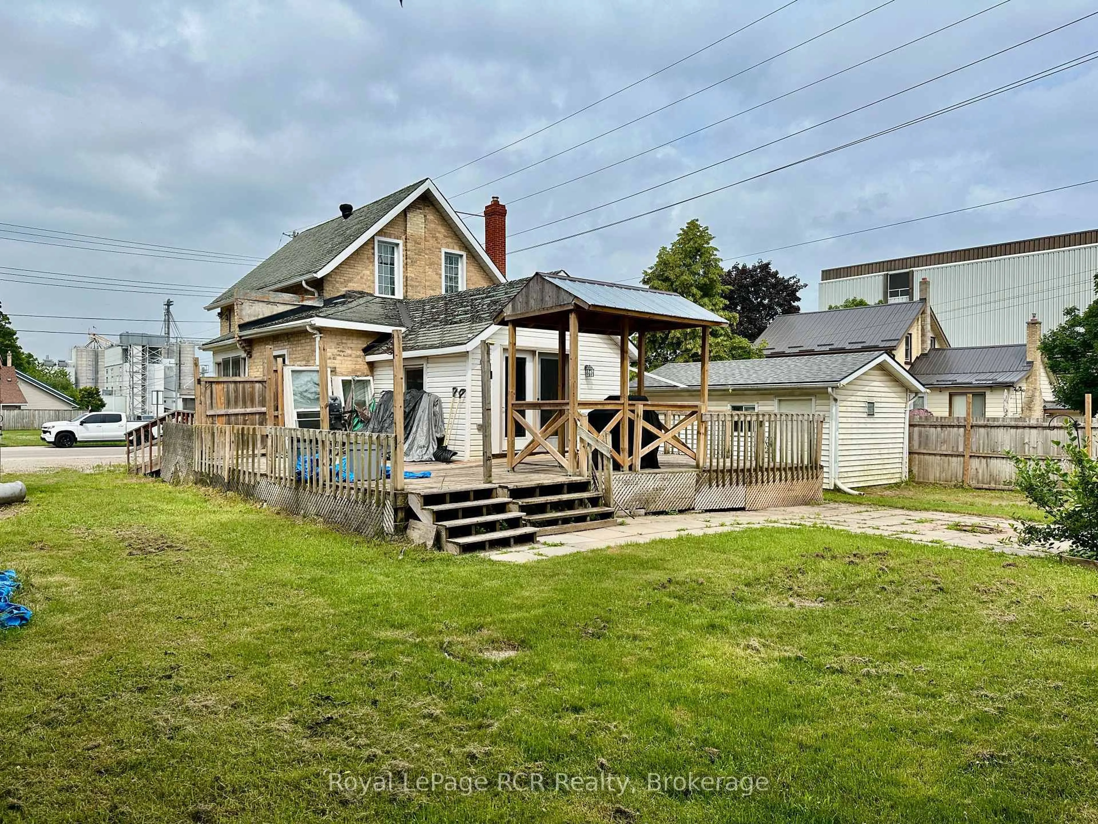 A pic from outside/outdoor area/front of a property/back of a property/a pic from drone, street for 641 10th Ave, Hanover Ontario N4N 2P6