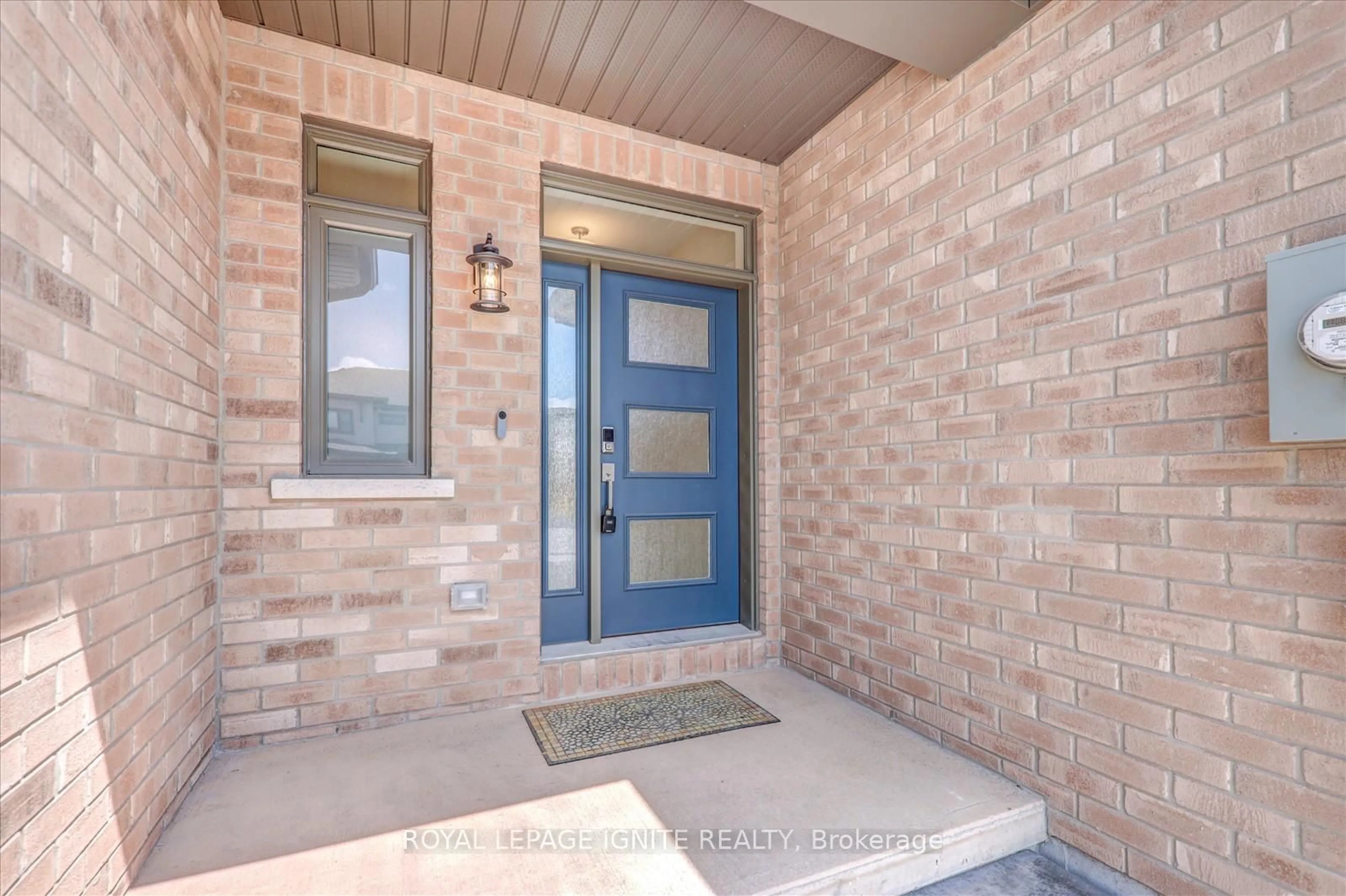 Indoor entryway for 12 Otonabee St, Belleville Ontario K8N 0T3
