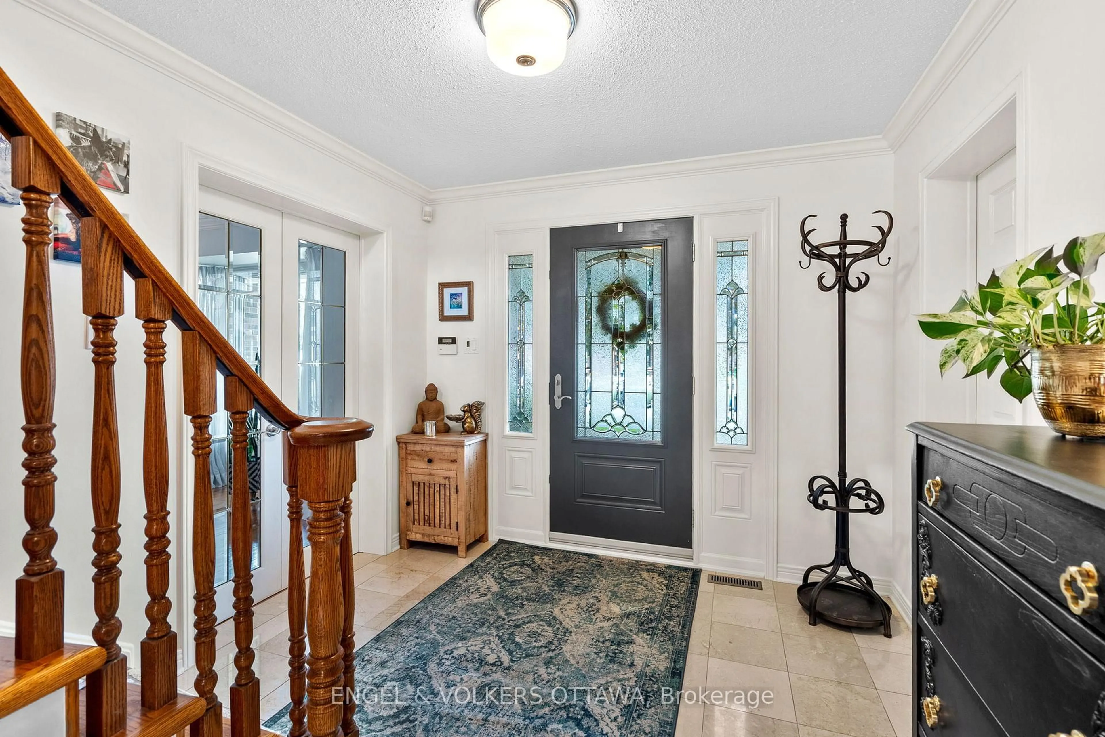 Indoor entryway for 32 Merkel Dr, Barrhaven Ontario K2J 1Z8