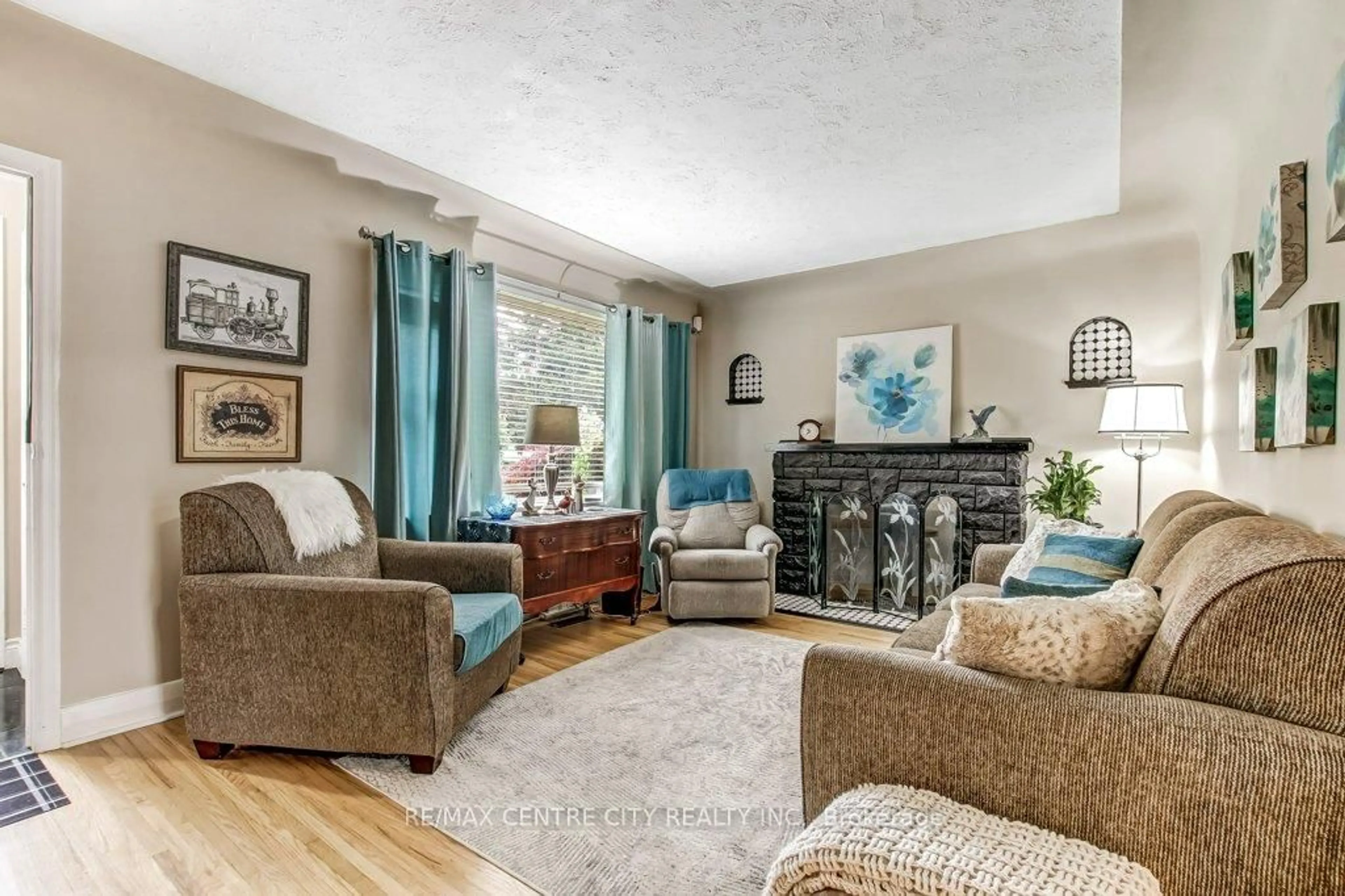 Living room with furniture, unknown for 7031 Beattie St, London South Ontario N6P 1A2
