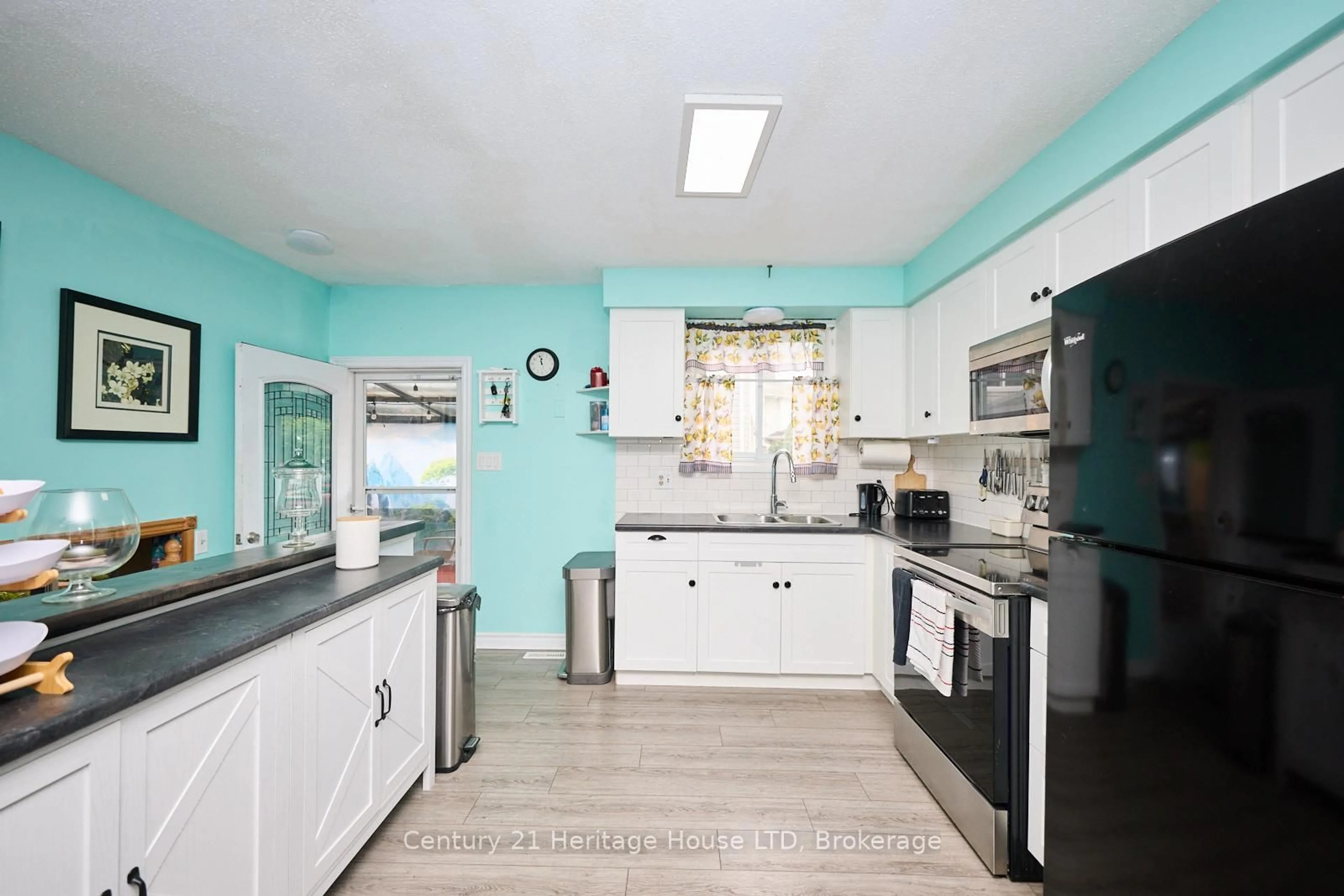 Standard kitchen, unknown for 30 Dodds Crt, Fort Erie Ontario L2A 5Z2