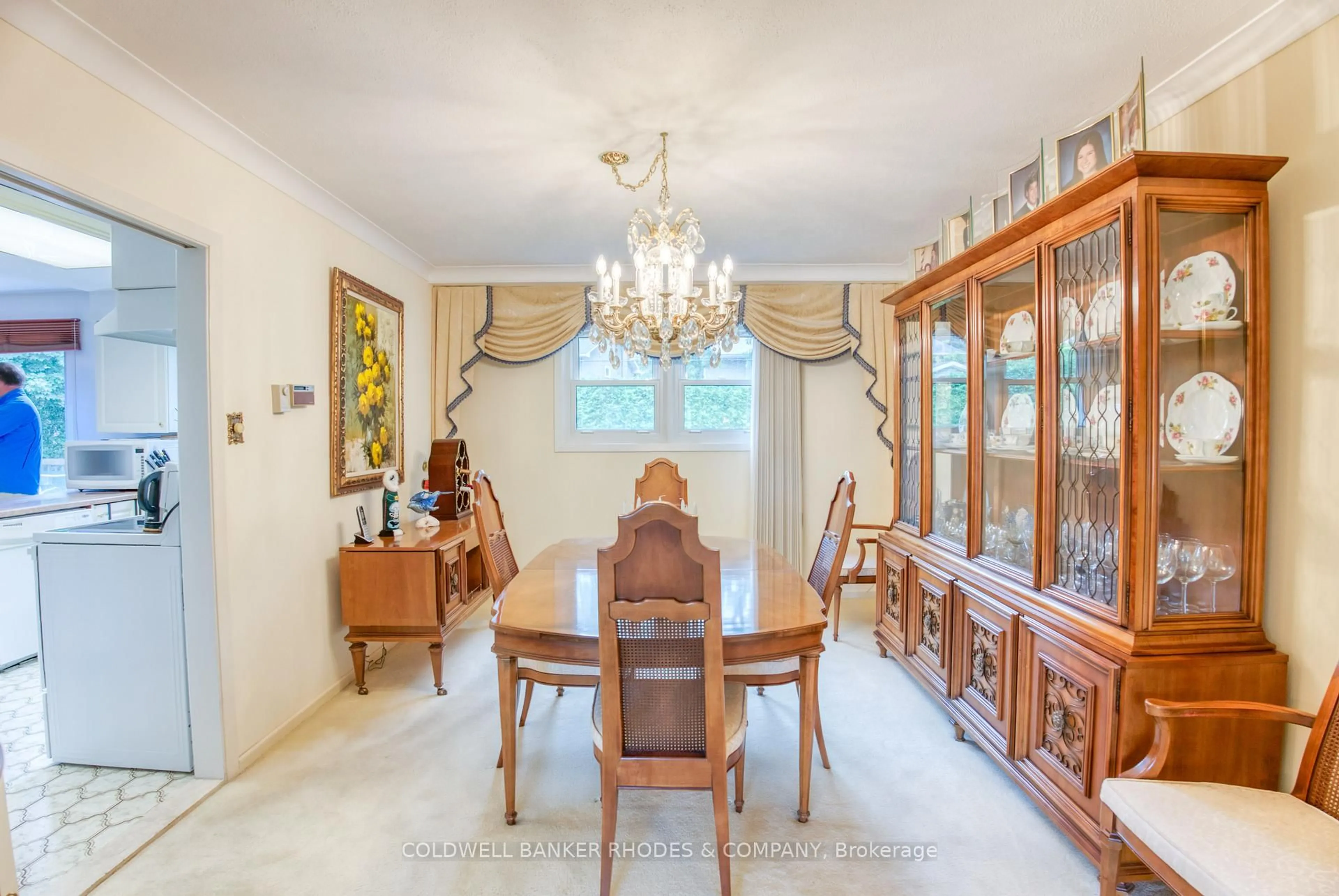 Dining room, ceramic/tile floor for 2005 Neepawa Ave, Ottawa Ontario K2A 3L4