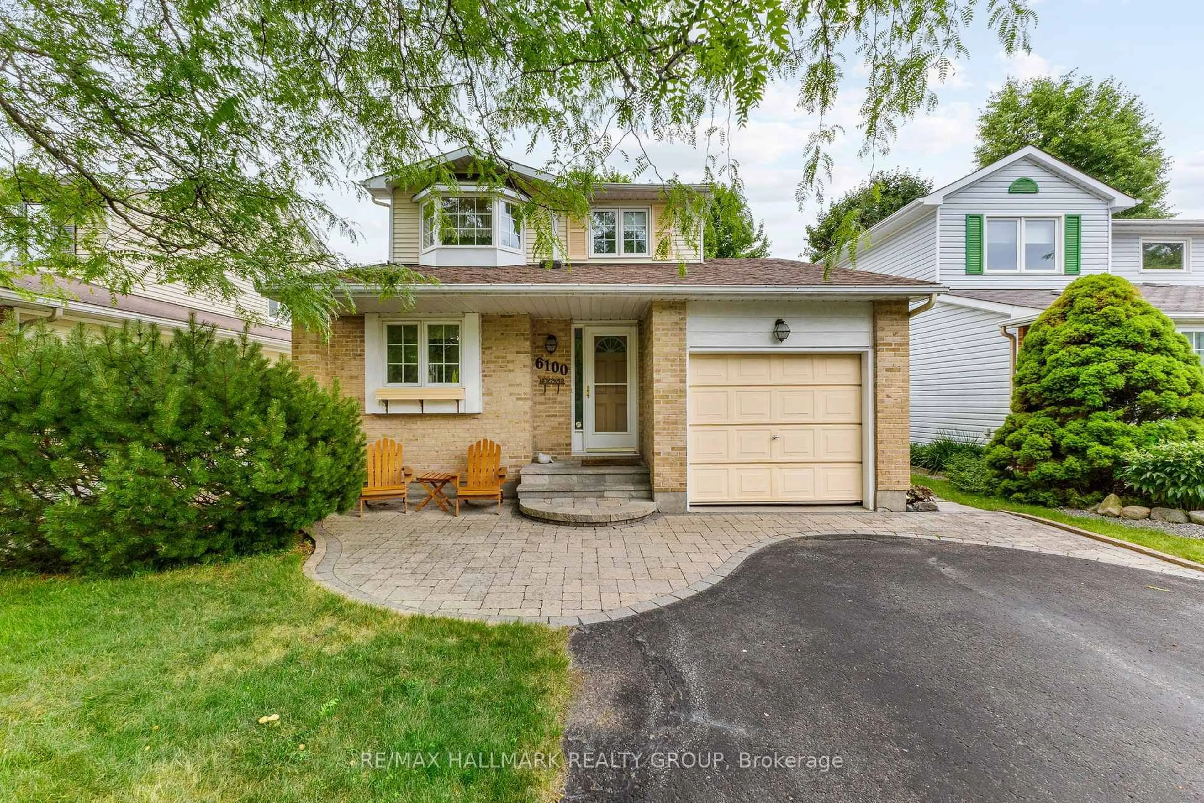 Home with vinyl exterior material, street for 6100 Willowbark Dr, Ottawa Ontario K1C 5T7