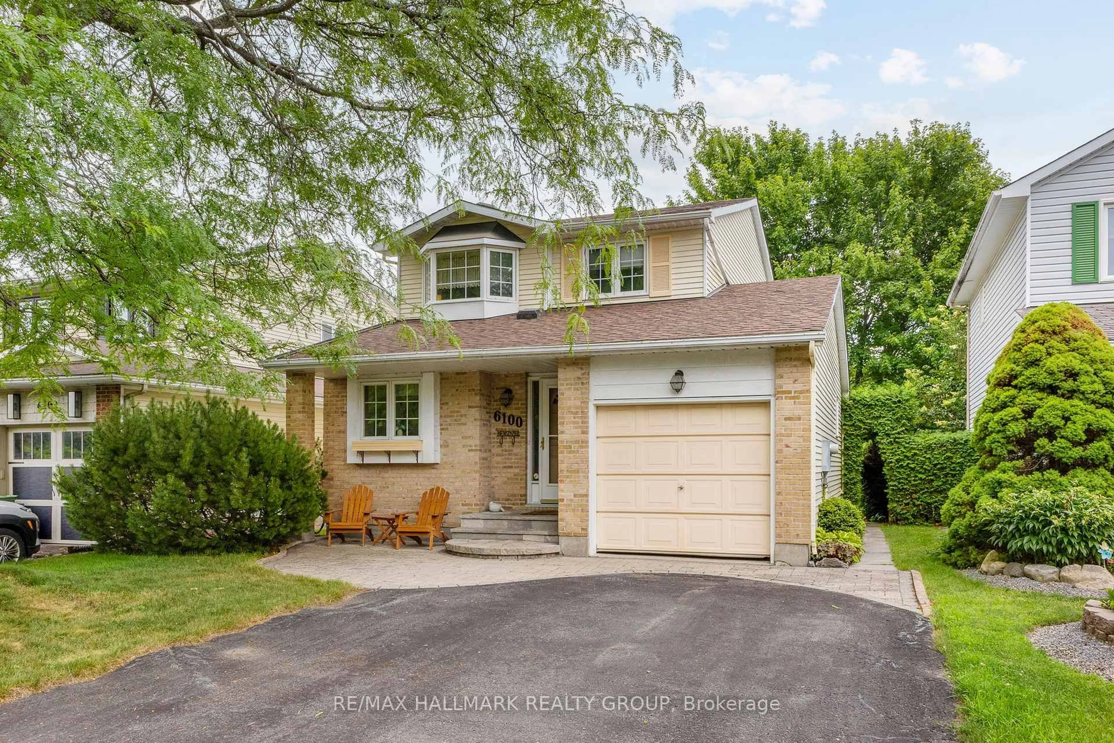 Home with vinyl exterior material, street for 6100 Willowbark Dr, Ottawa Ontario K1C 5T7