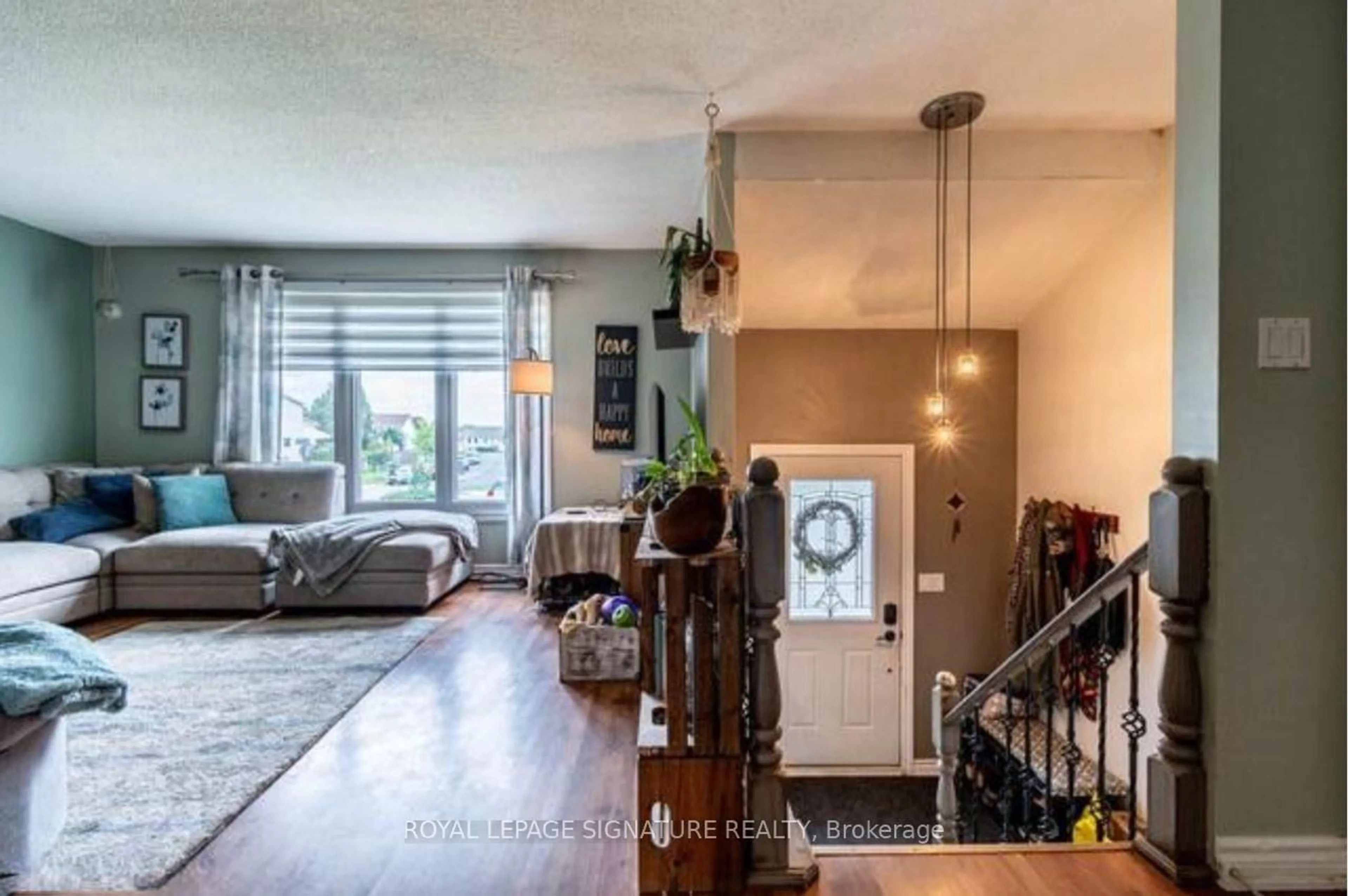 Indoor entryway for 44 Terrace Ave, Welland Ontario L3C 2C4