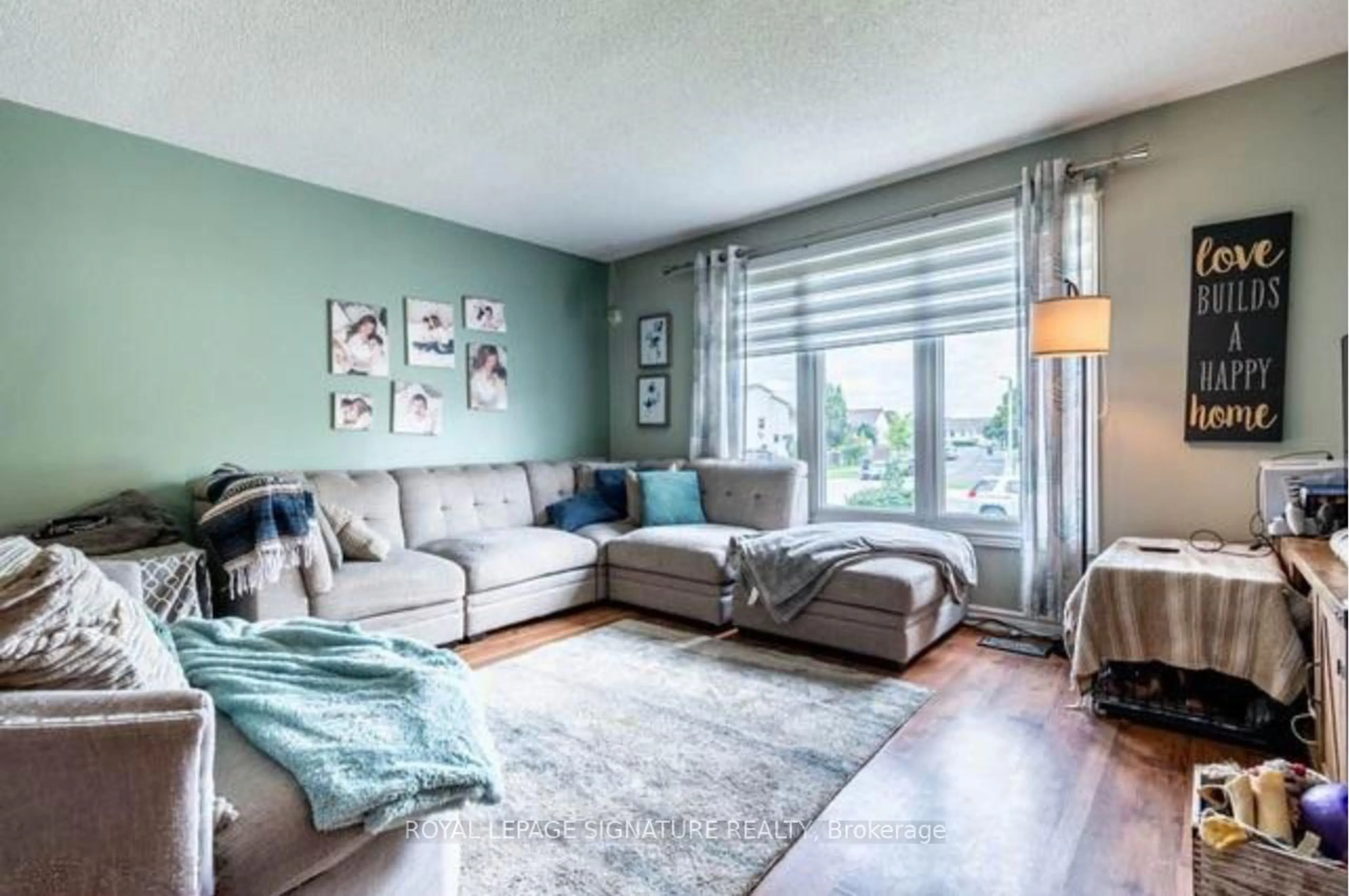 Living room with furniture, unknown for 44 Terrace Ave, Welland Ontario L3C 2C4