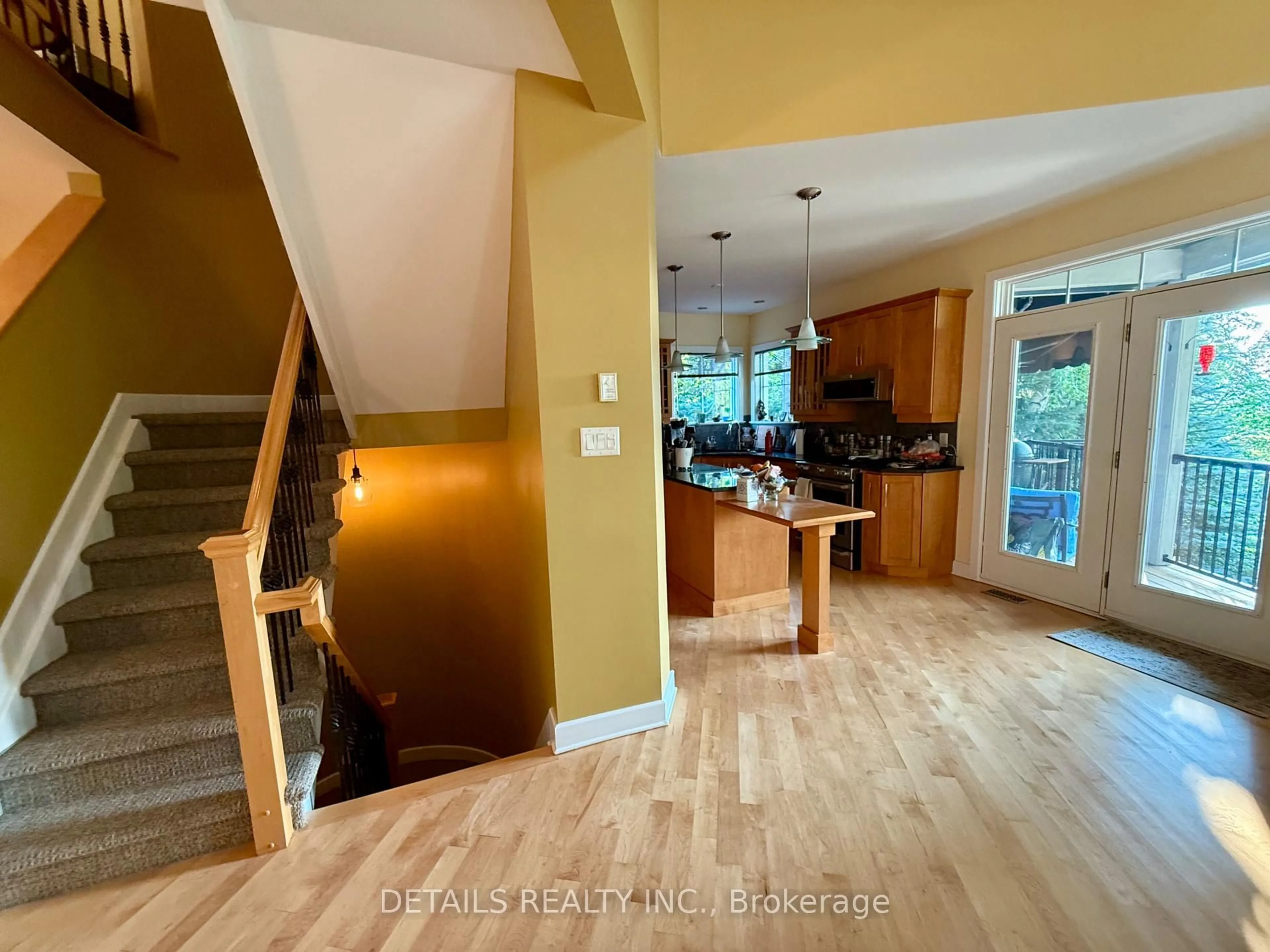 Indoor entryway for 46 Marsh Sparrow Private, Kanata Ontario K2K 3P2