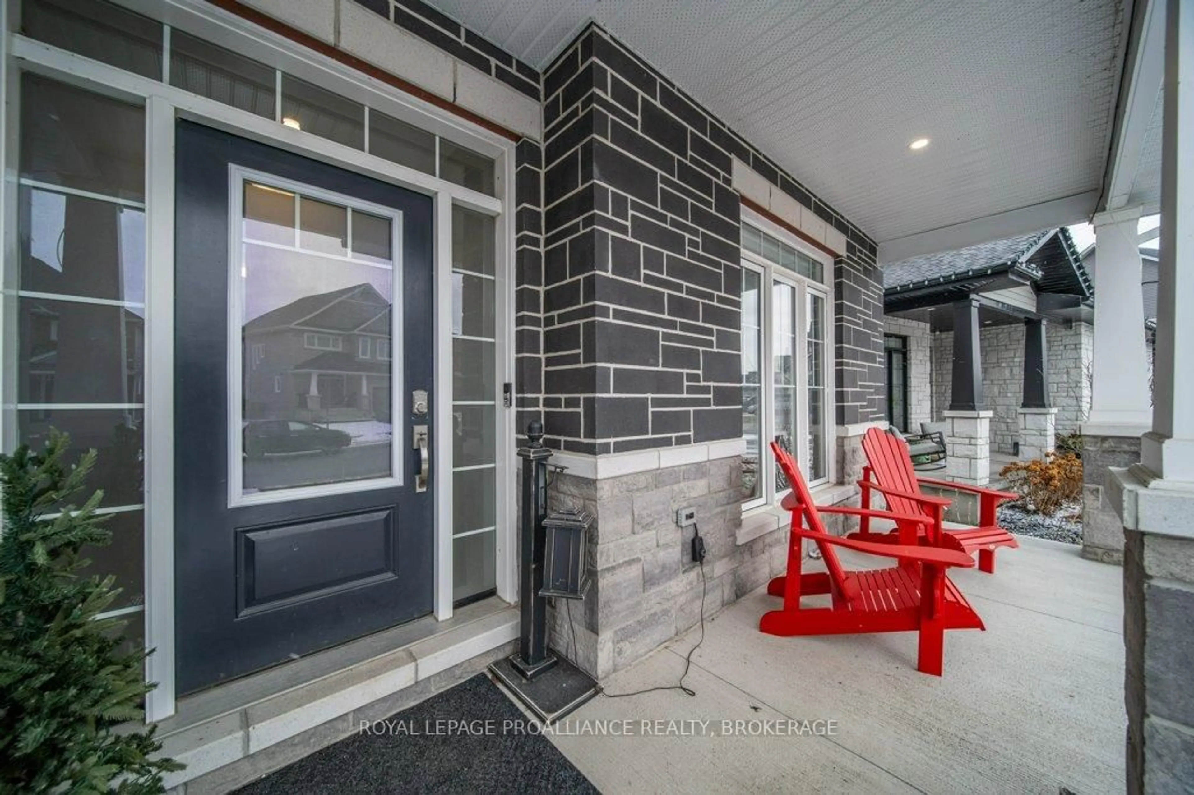 Indoor entryway for 724 Riverview Way, Kingston Ontario K7K 0J2