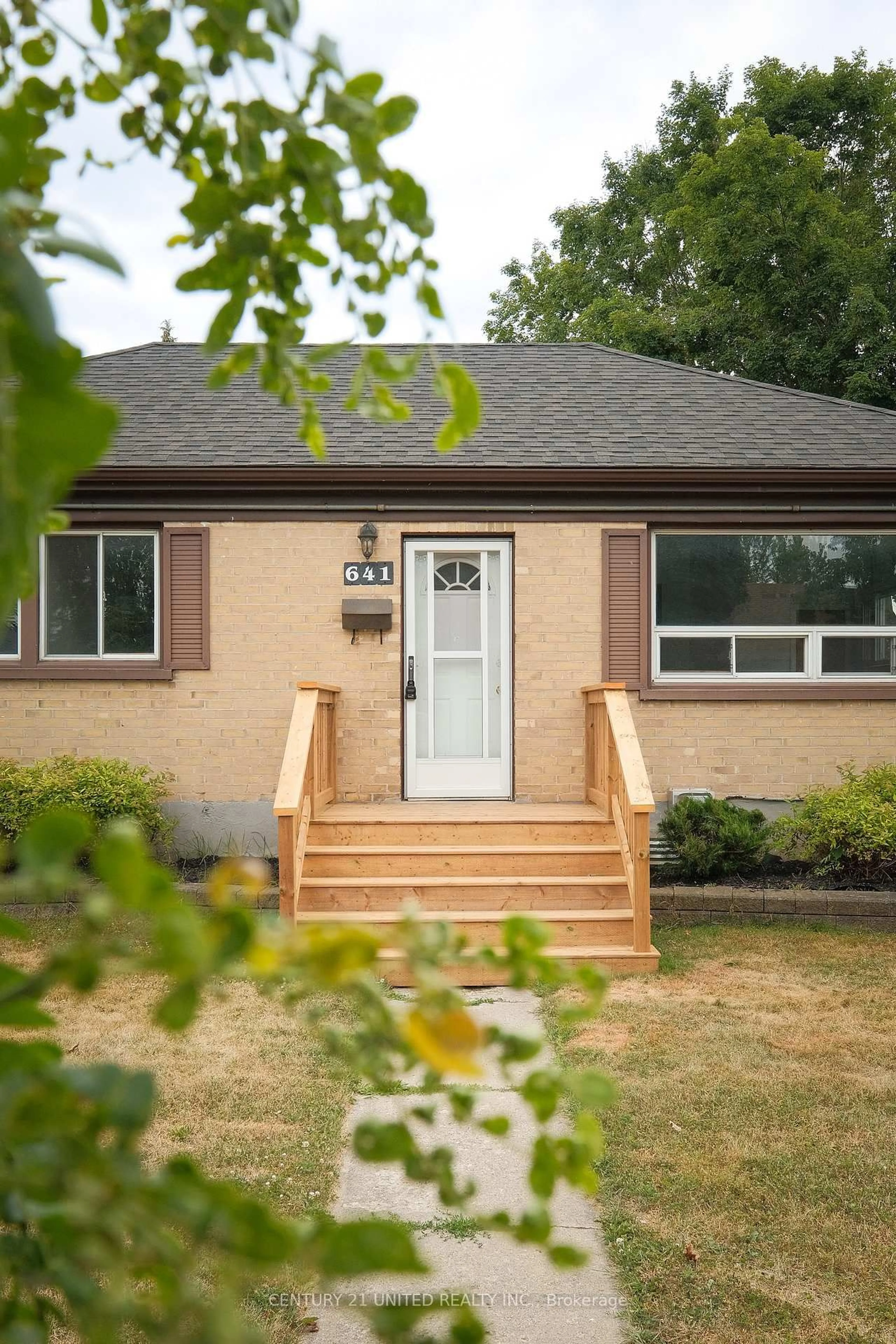 Home with brick exterior material, street for 641 Bellaire St, Peterborough South Ontario K9J 3Y5