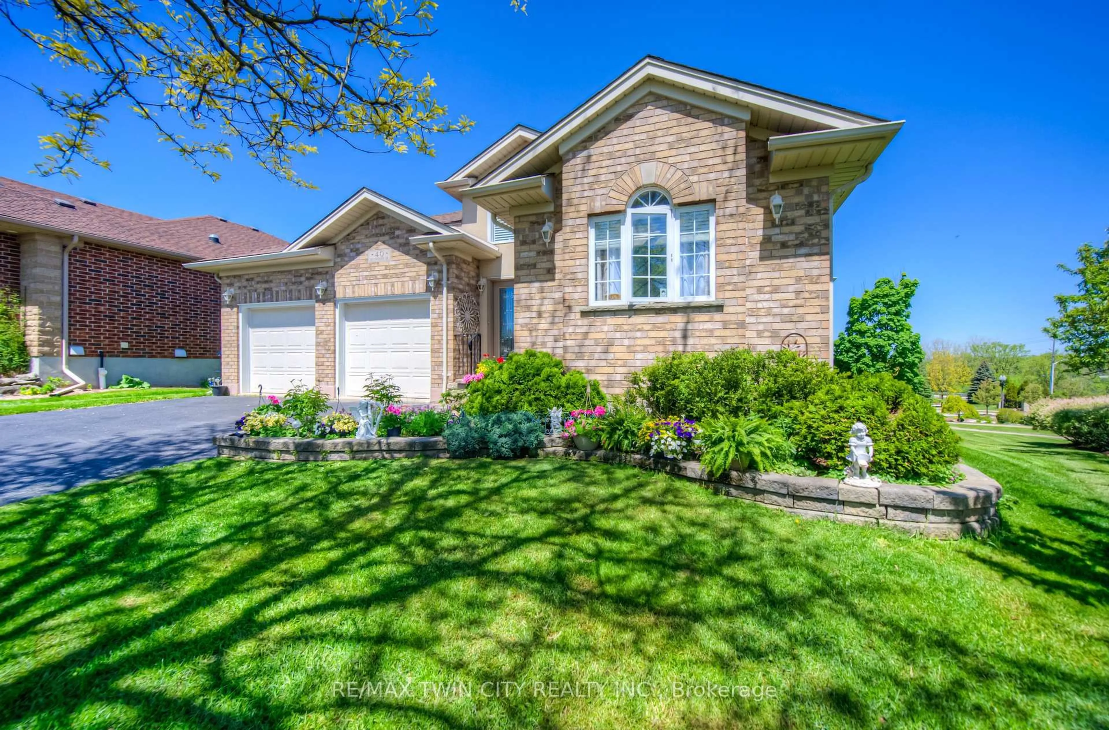 Home with brick exterior material, street for 40 Devonshire Dr, Wilmot Ontario N3A 4J7