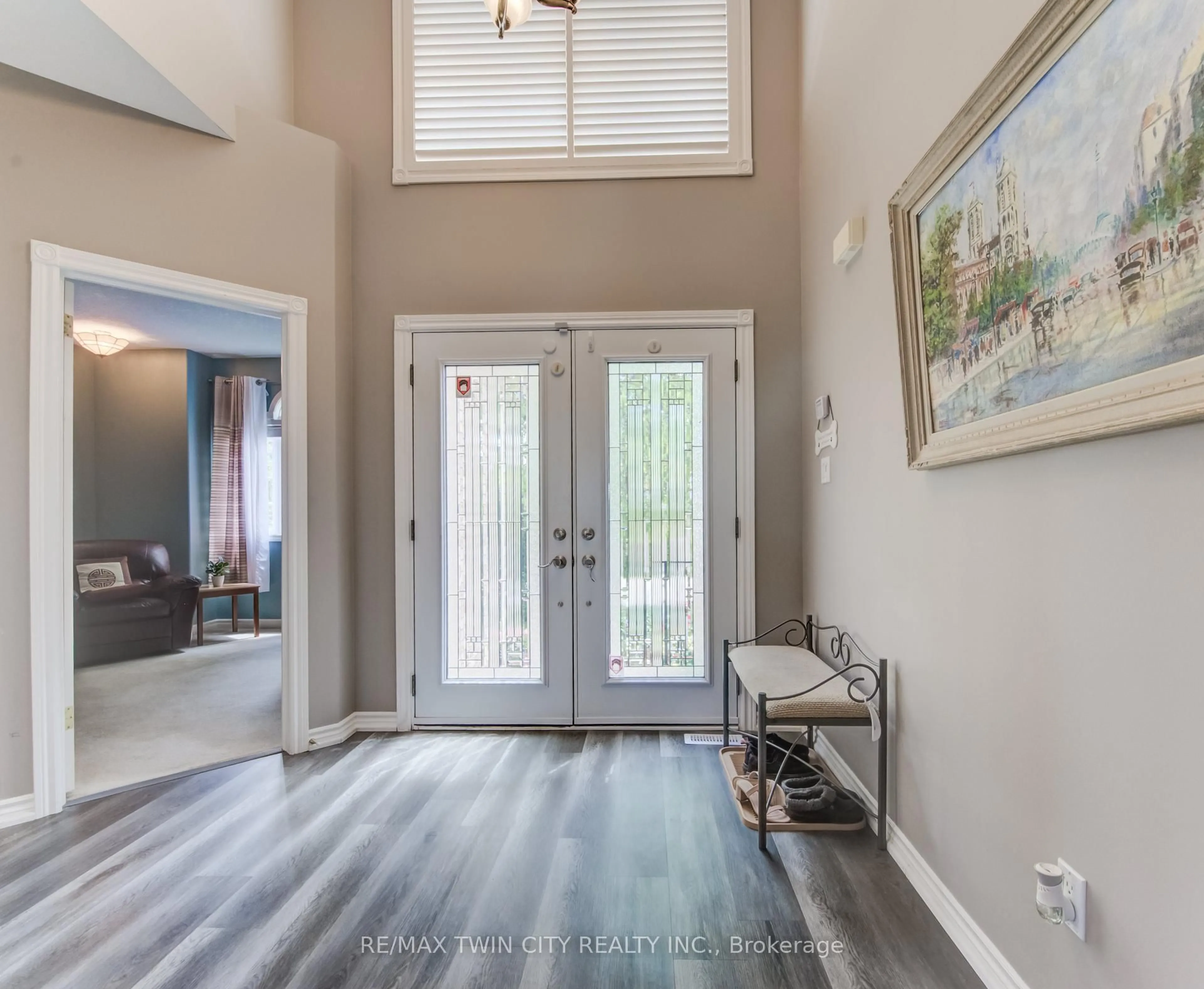Indoor entryway for 40 Devonshire Dr, Wilmot Ontario N3A 4J7