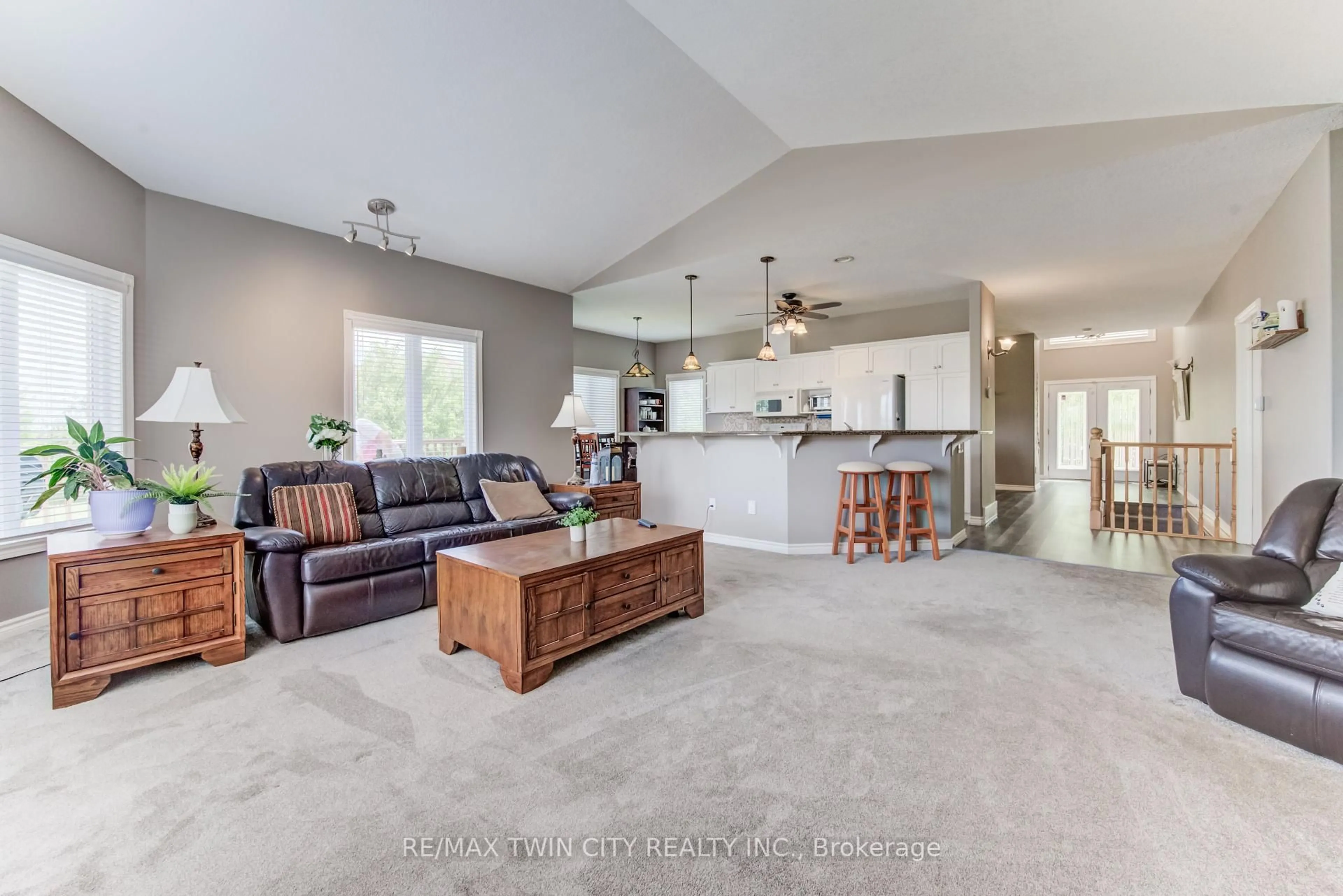 Open concept kitchen, unknown for 40 Devonshire Dr, Wilmot Ontario N3A 4J7