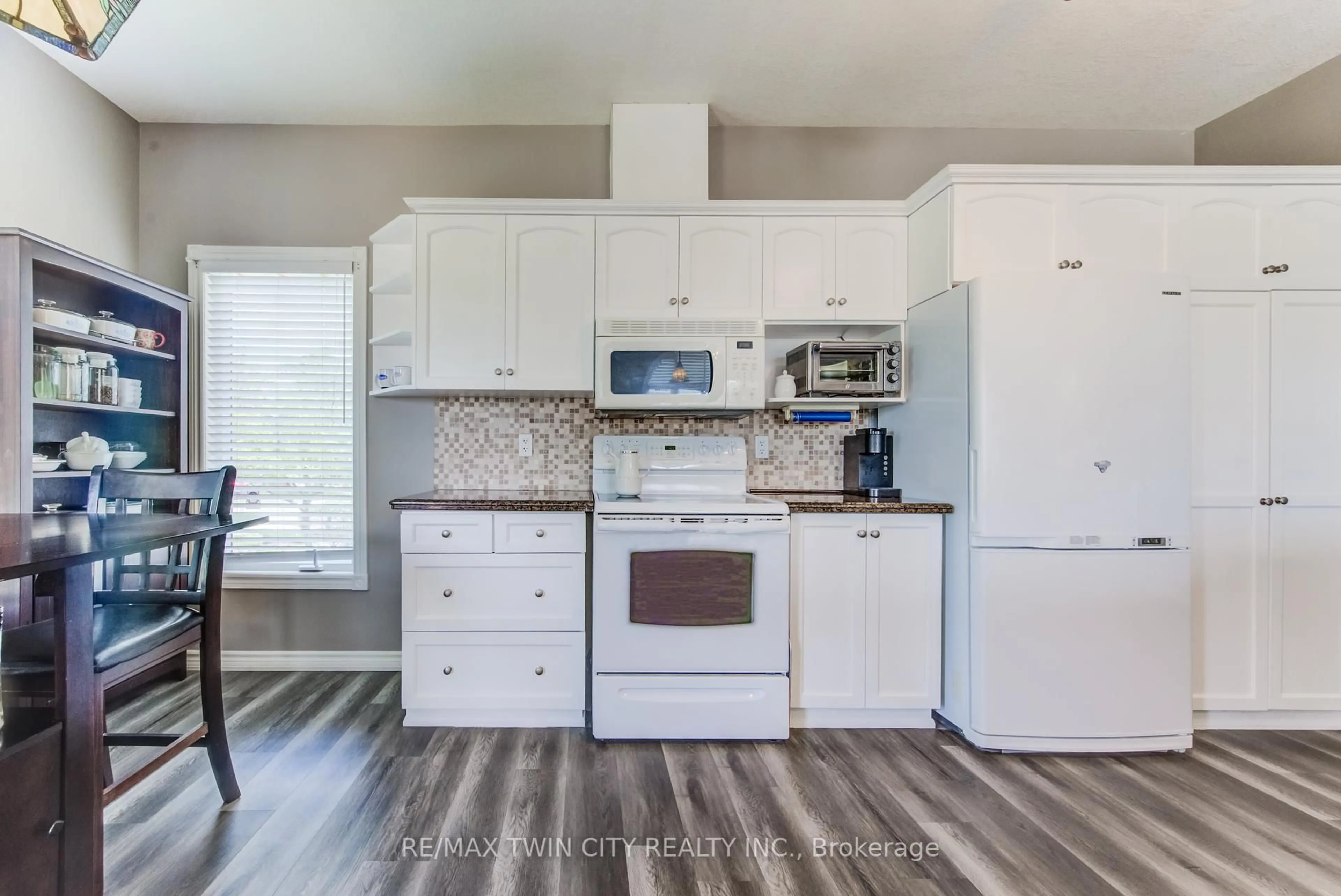 Open concept kitchen, unknown for 40 Devonshire Dr, Wilmot Ontario N3A 4J7