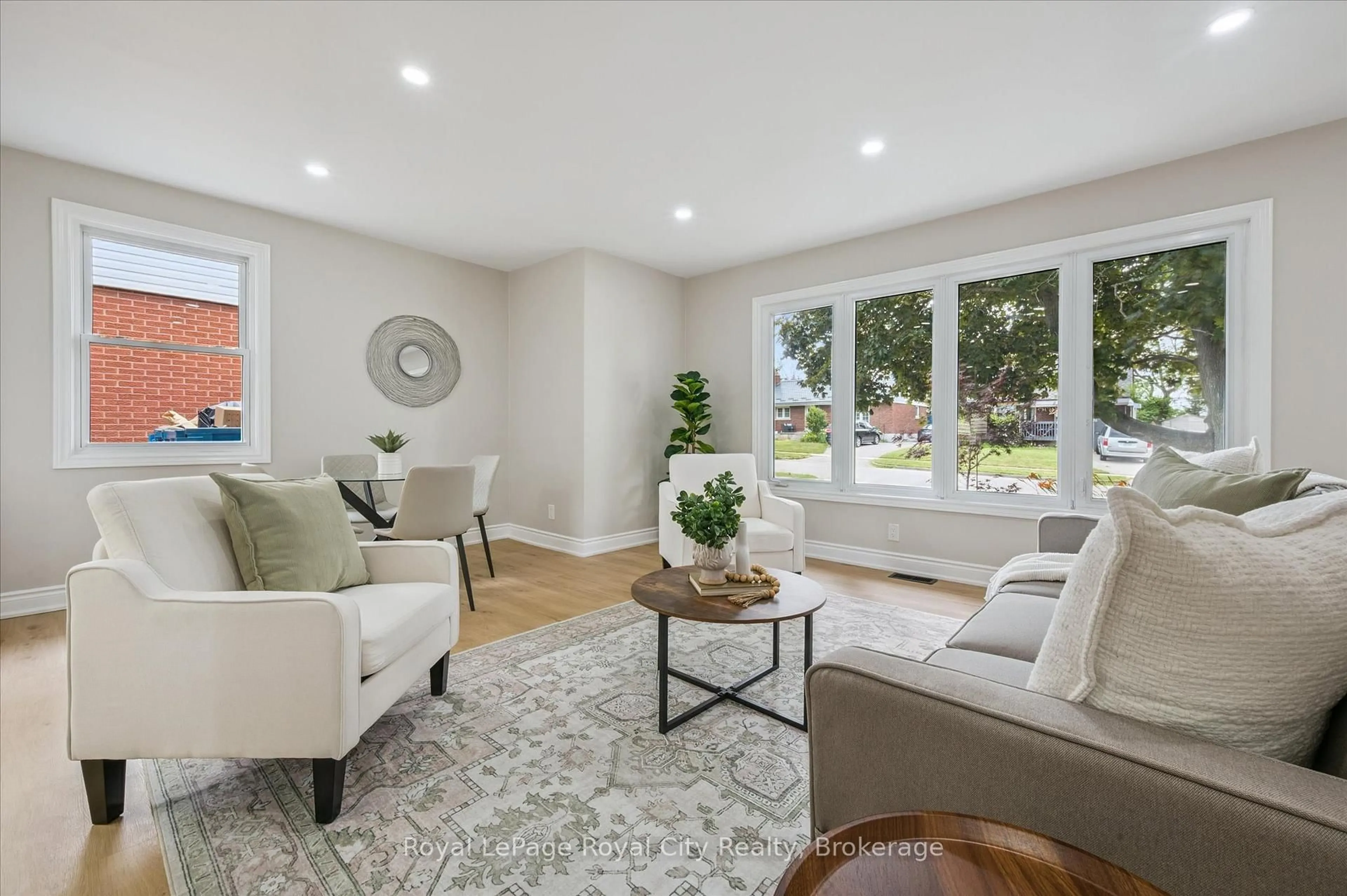 Living room with furniture, unknown for 56 Dover St, Waterloo Ontario N2J 1Z1