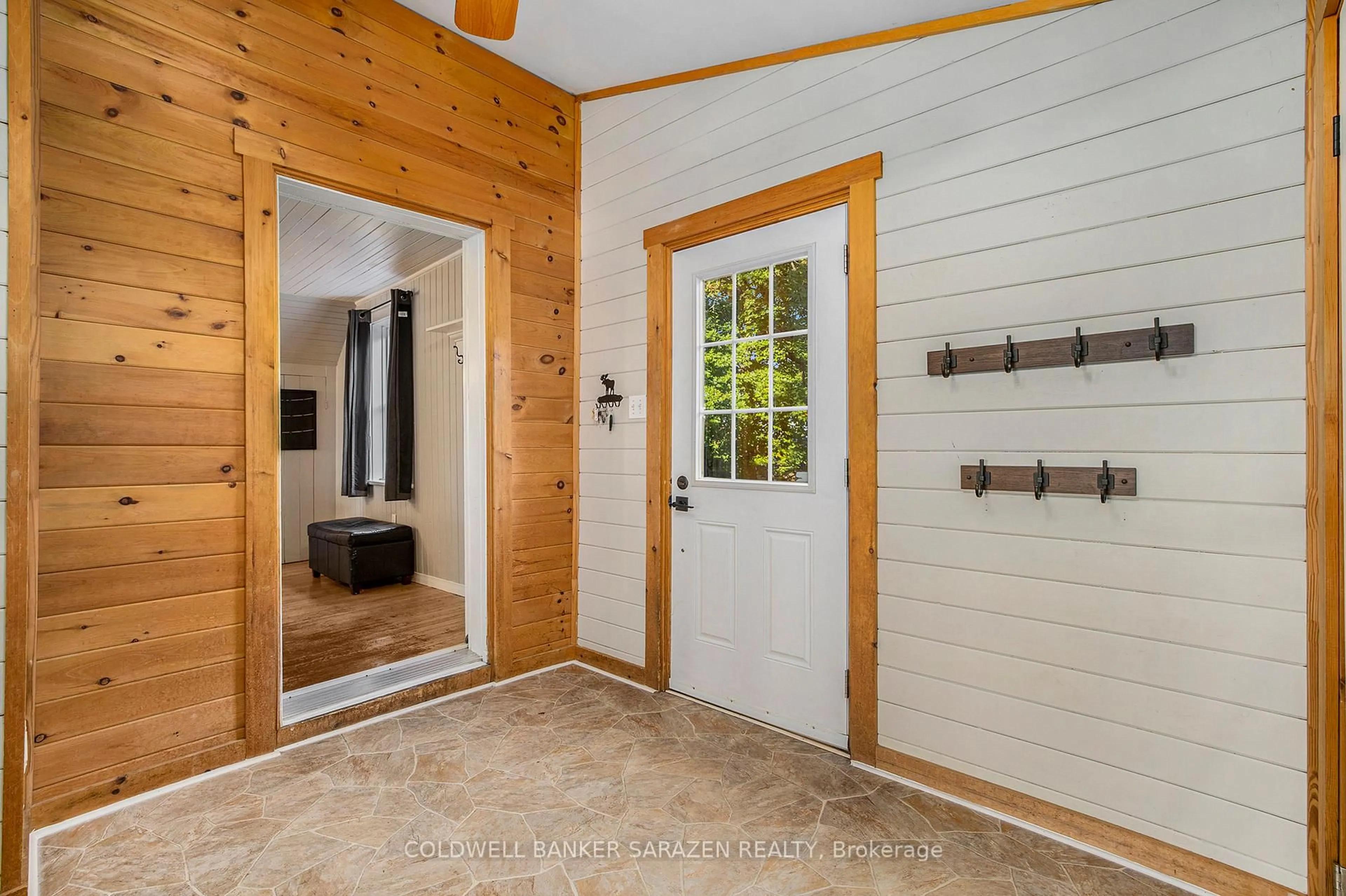 Indoor entryway for 2030 Burnstown Rd, Renfrew Ontario K7V 3Z4