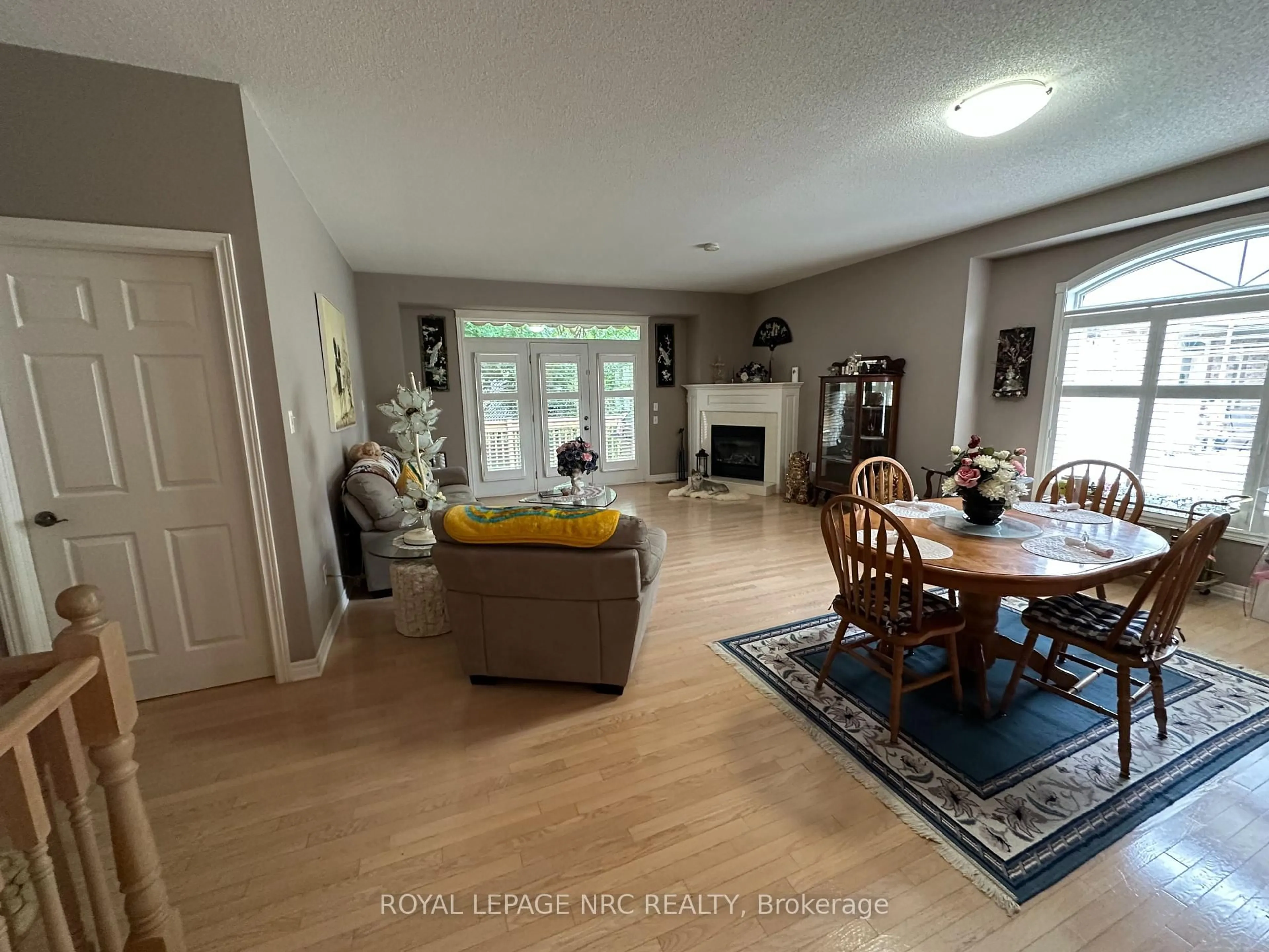 Living room with furniture, unknown for 5200 DORCHESTER Rd #18, Niagara Falls Ontario L2E 7M6