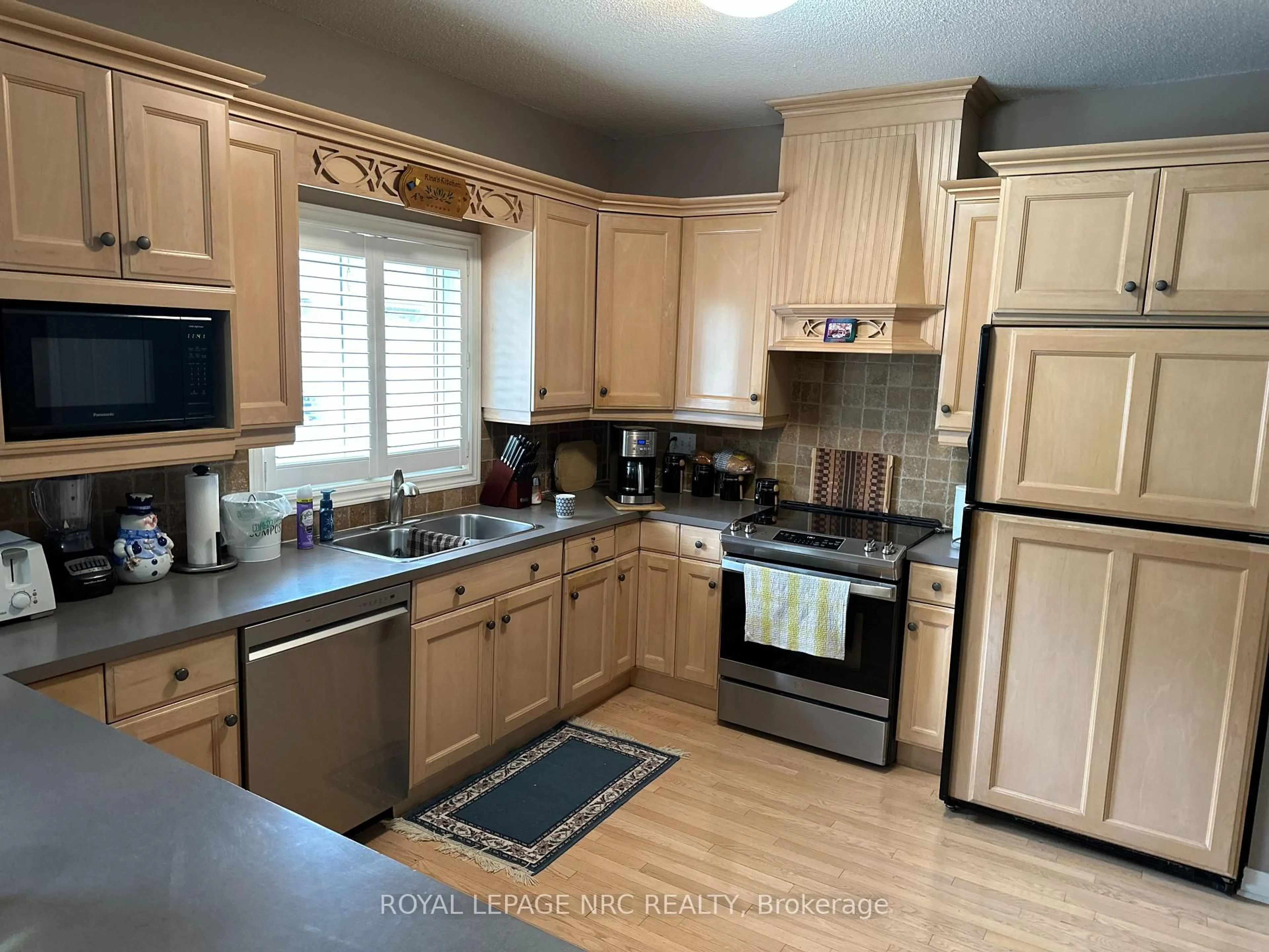 Standard kitchen, unknown for 5200 DORCHESTER Rd #18, Niagara Falls Ontario L2E 7M6