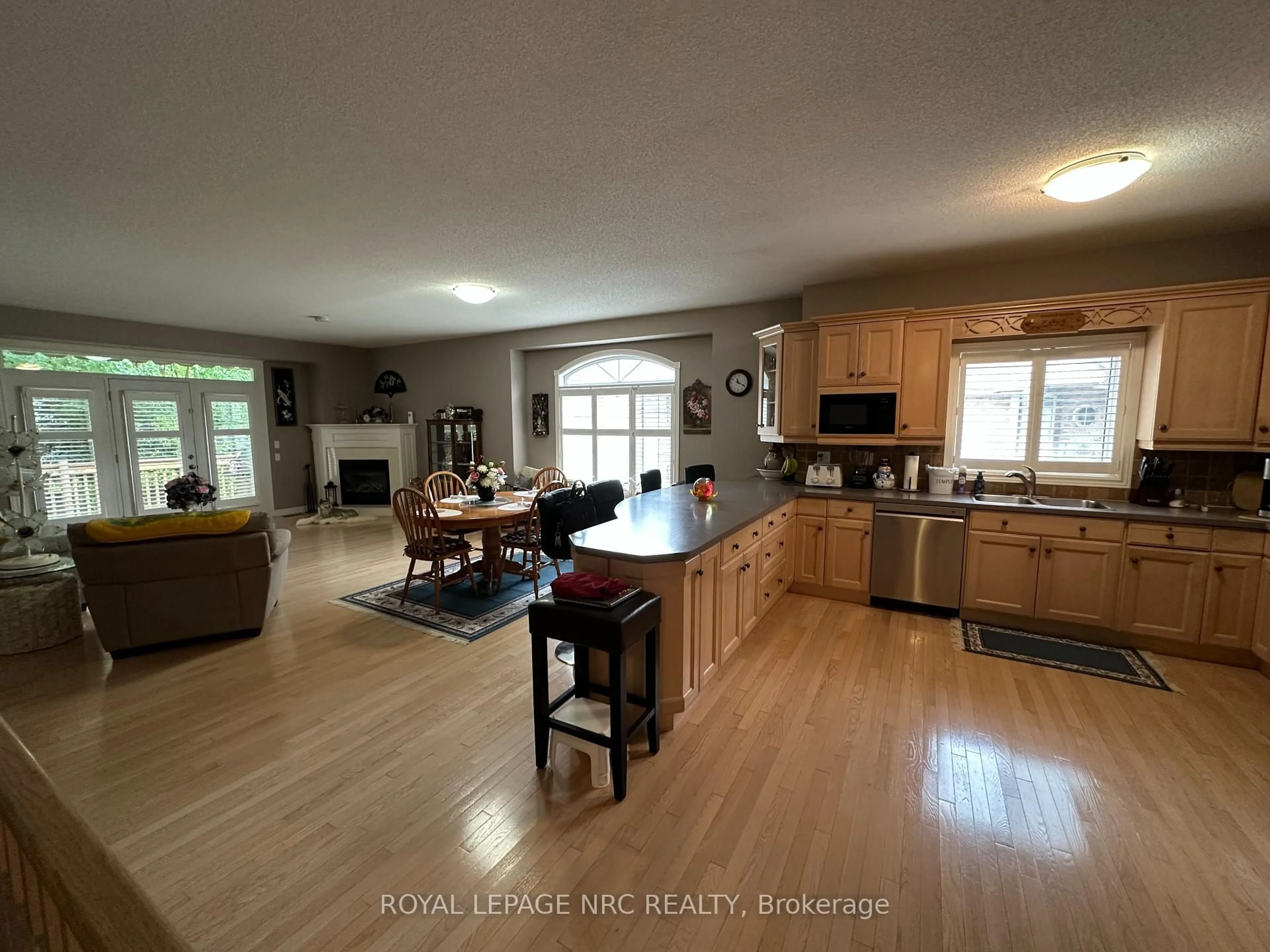 Open concept kitchen, unknown for 5200 DORCHESTER Rd #18, Niagara Falls Ontario L2E 7M6