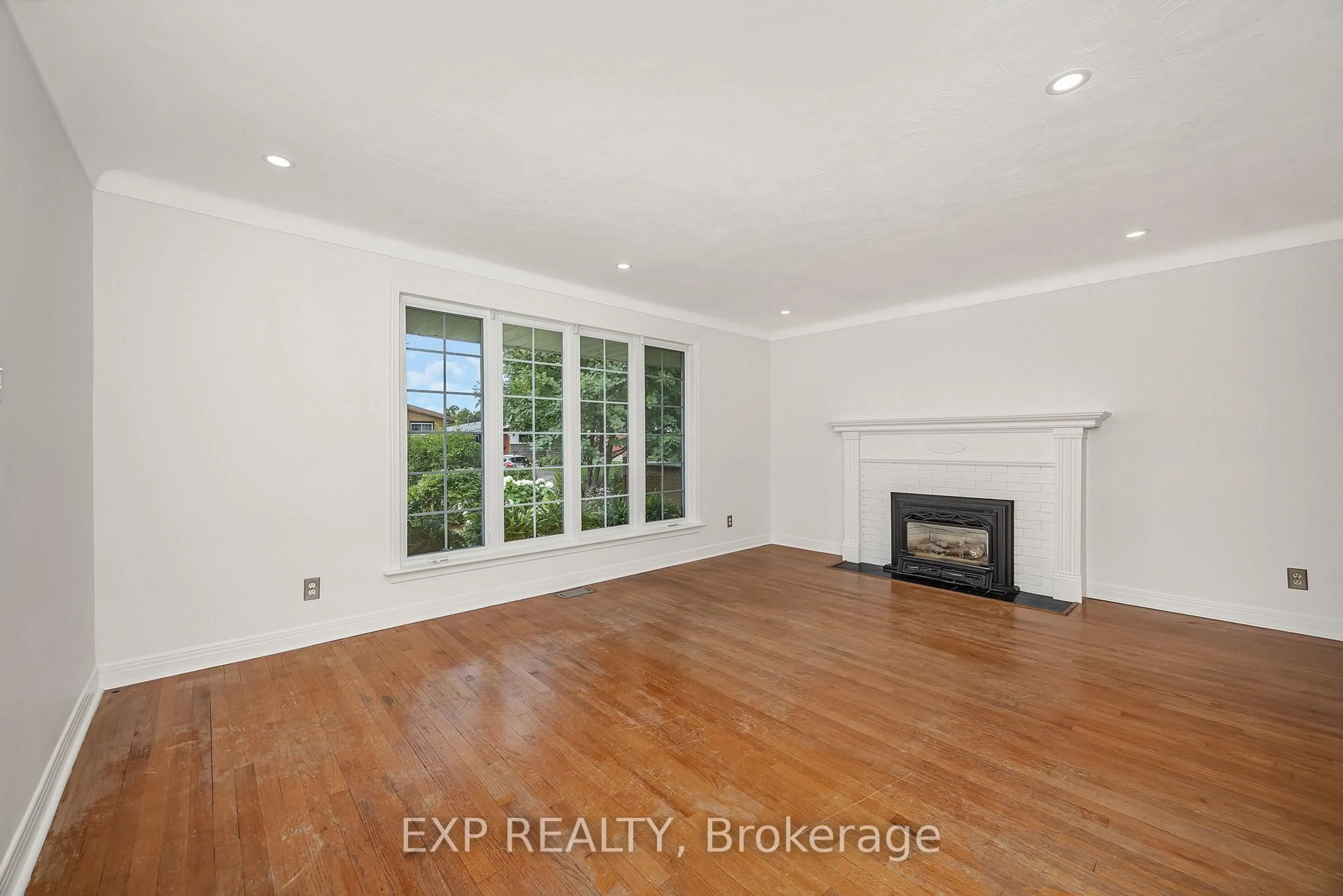 A pic of a room for 2158 Westbourne Ave, Ottawa Ontario K2A 1N5