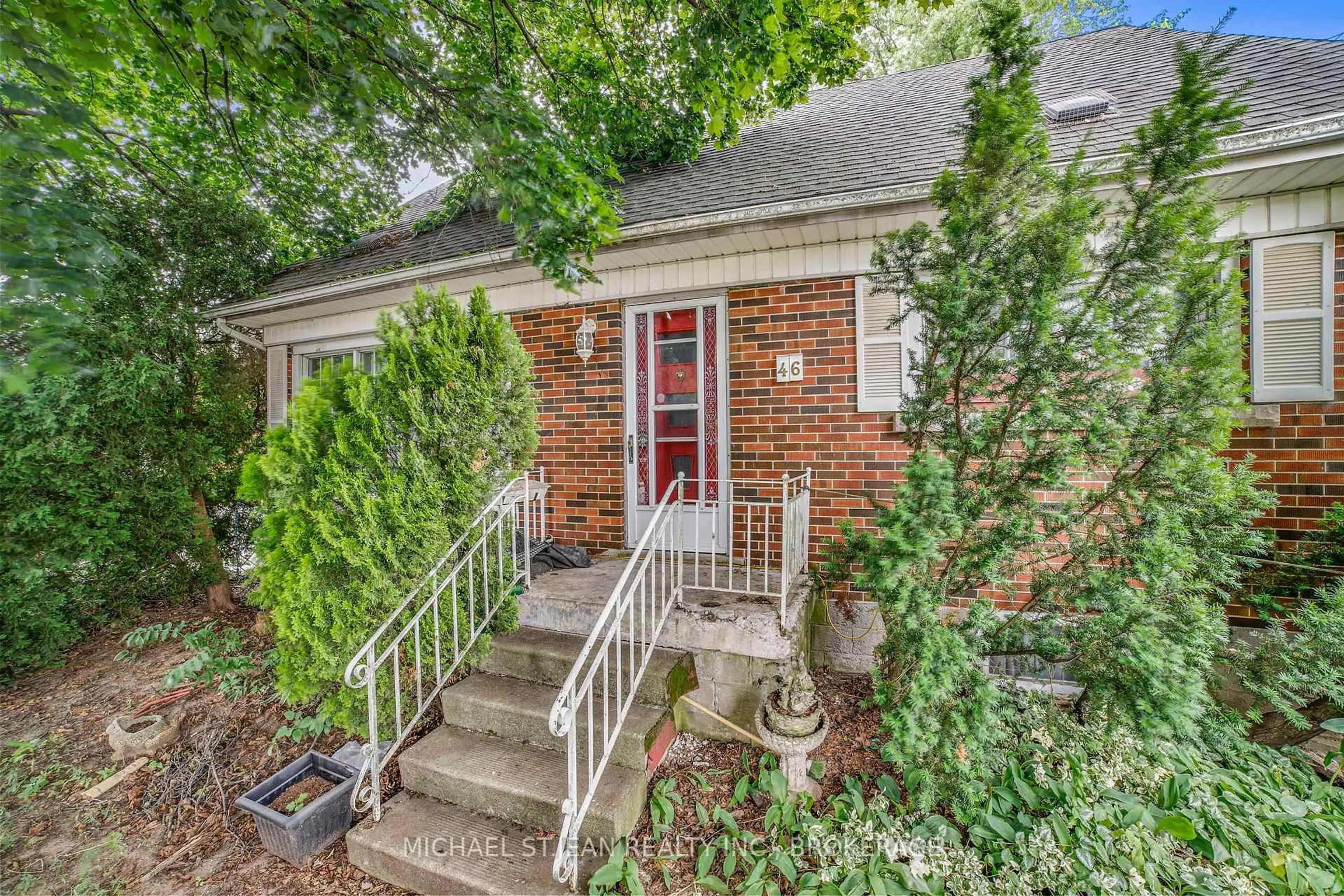 Home with brick exterior material, street for 46 Hardale Cres, Hamilton Ontario L8T 1X8