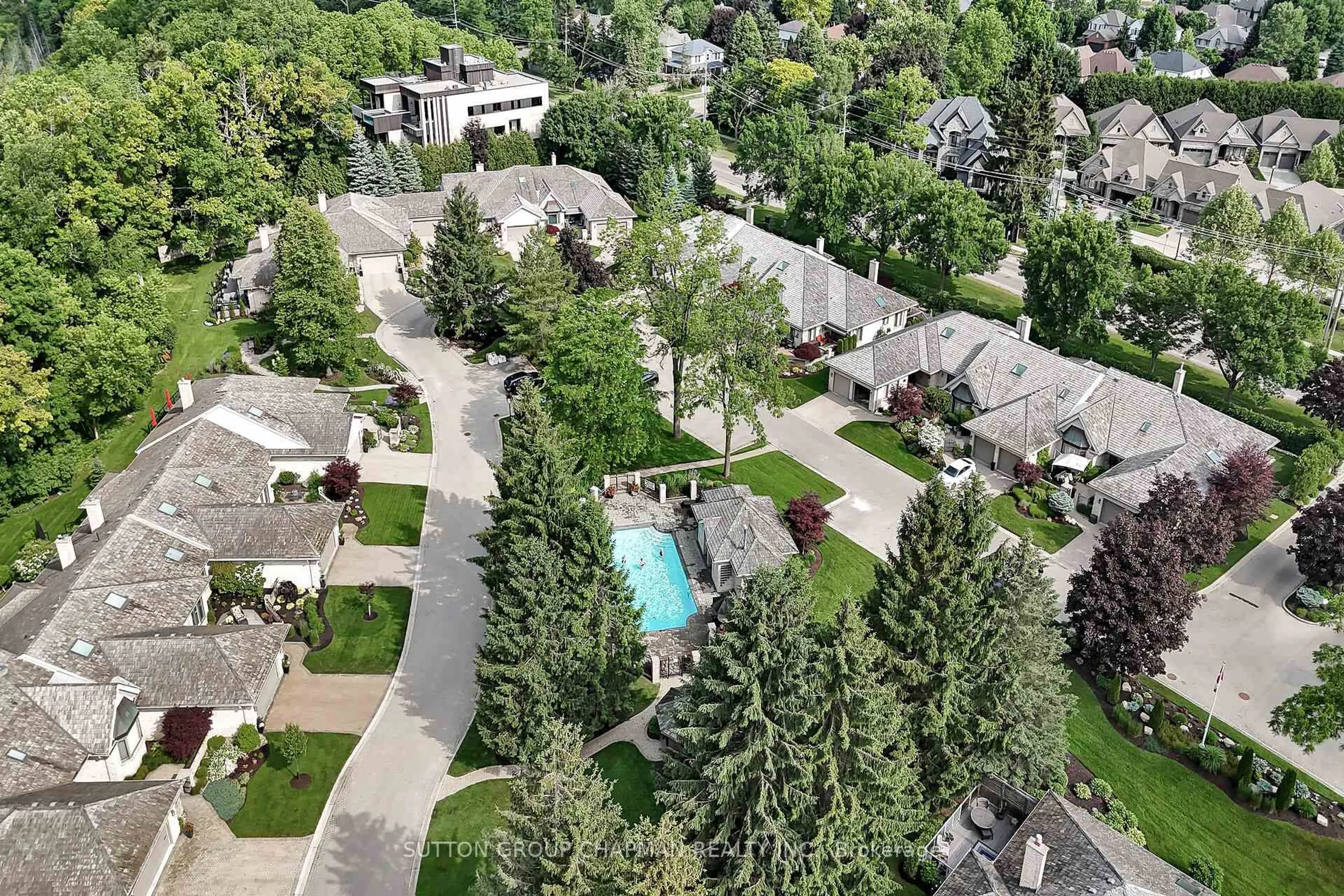 A pic from outside/outdoor area/front of a property/back of a property/a pic from drone, unknown for 1200 Riverside Dr #4, London North Ontario N6H 5C6