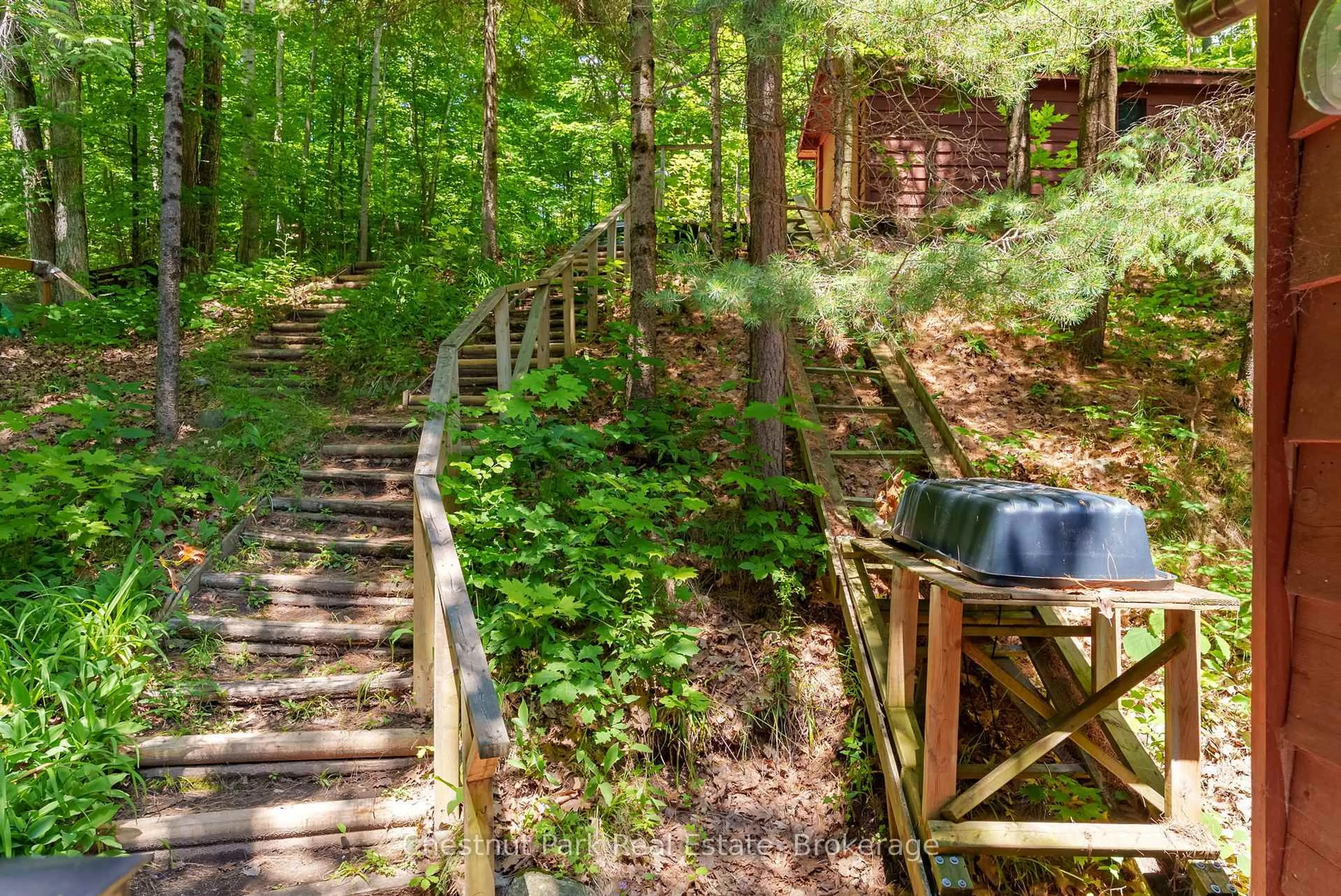 Stairs for 1054 10 Deewood Dr, Muskoka Lakes Ontario P0B 1M0