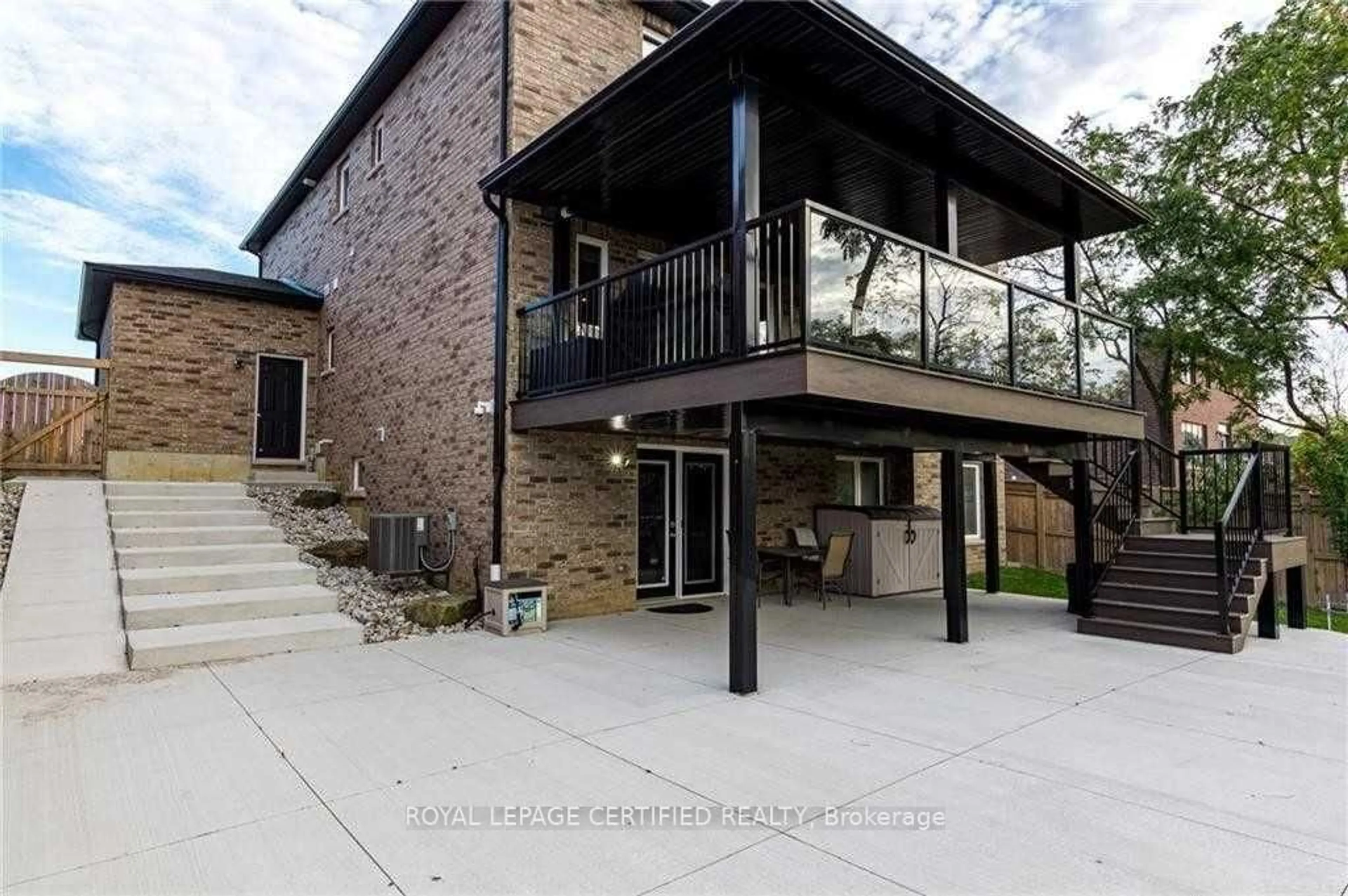 Patio, unknown for 130 Kingsview Dr, Hamilton Ontario L8J 3X5
