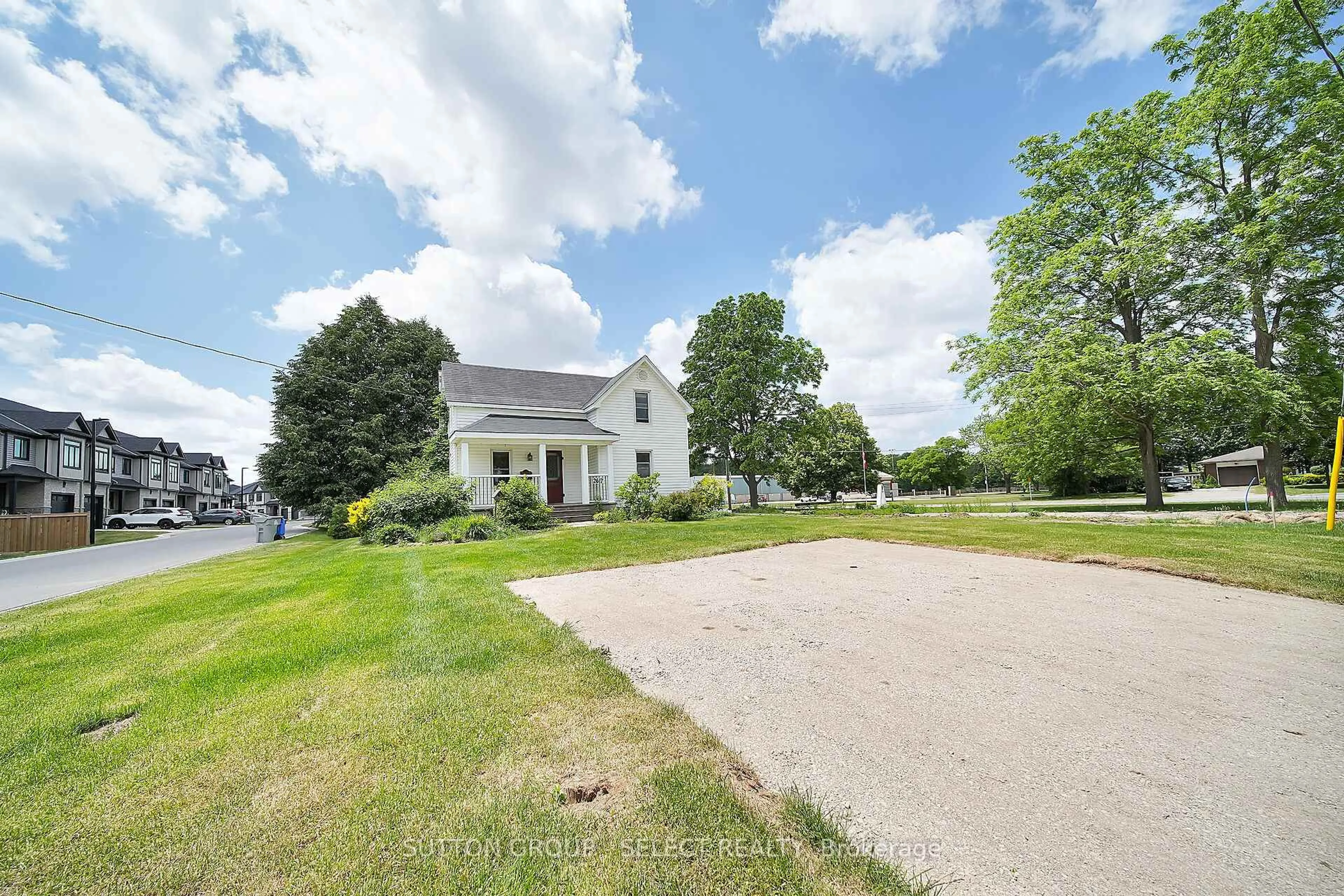 A pic from outside/outdoor area/front of a property/back of a property/a pic from drone, water/lake/river/ocean view for 2617 QUEEN St, Strathroy-Caradoc Ontario N0L 1W0