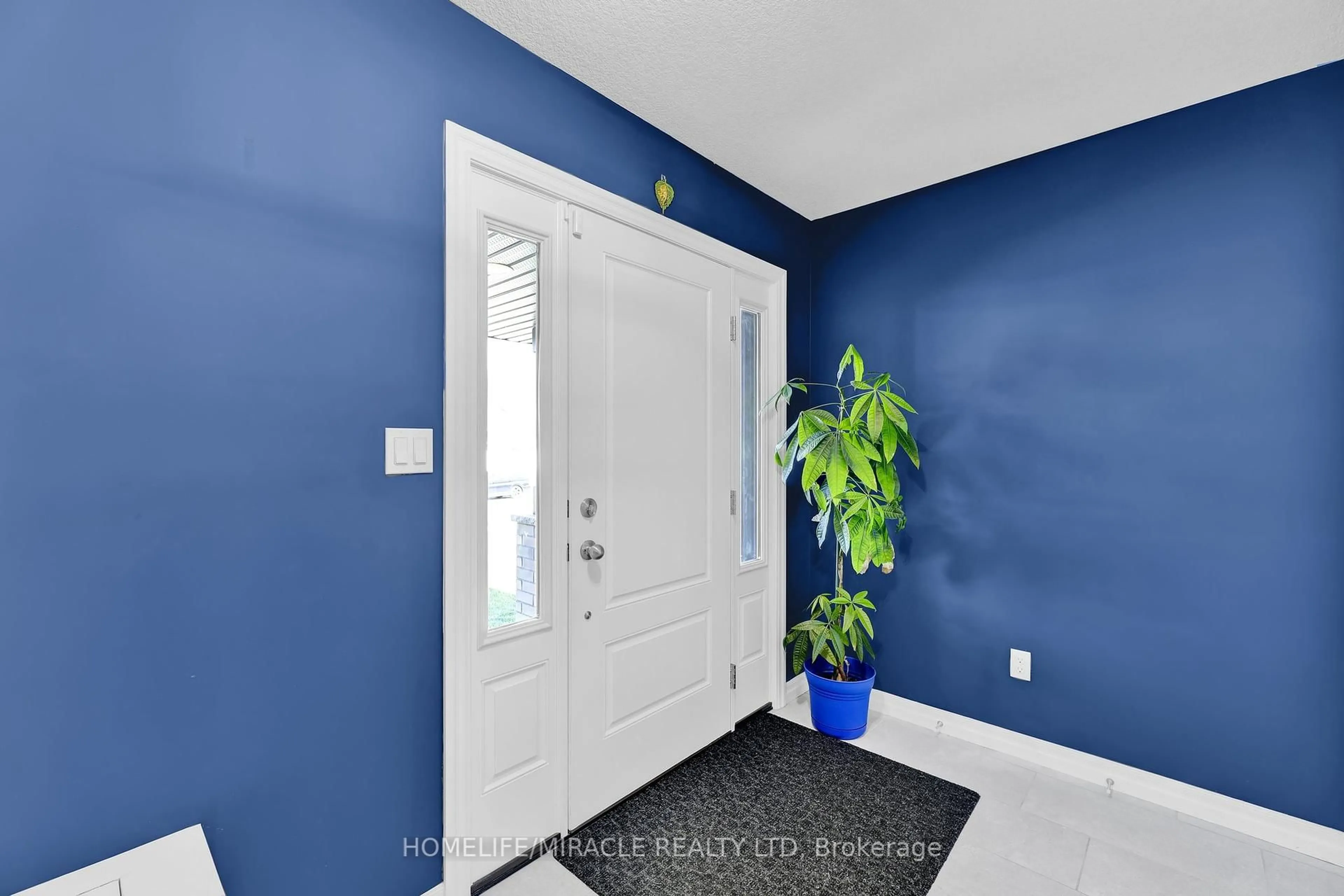 Indoor entryway for 7 Curren Cres, Tillsonburg Ontario N4G 0J3