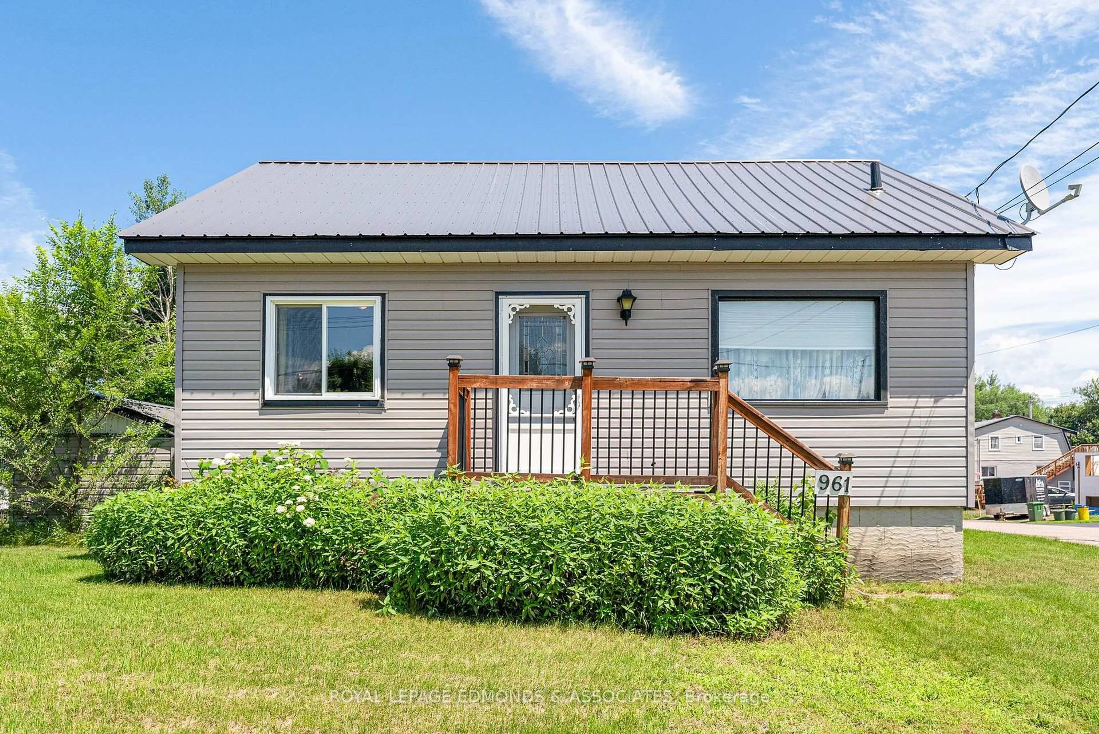 Unknown for 961 Bronx St, Pembroke Ontario K8A 6G4