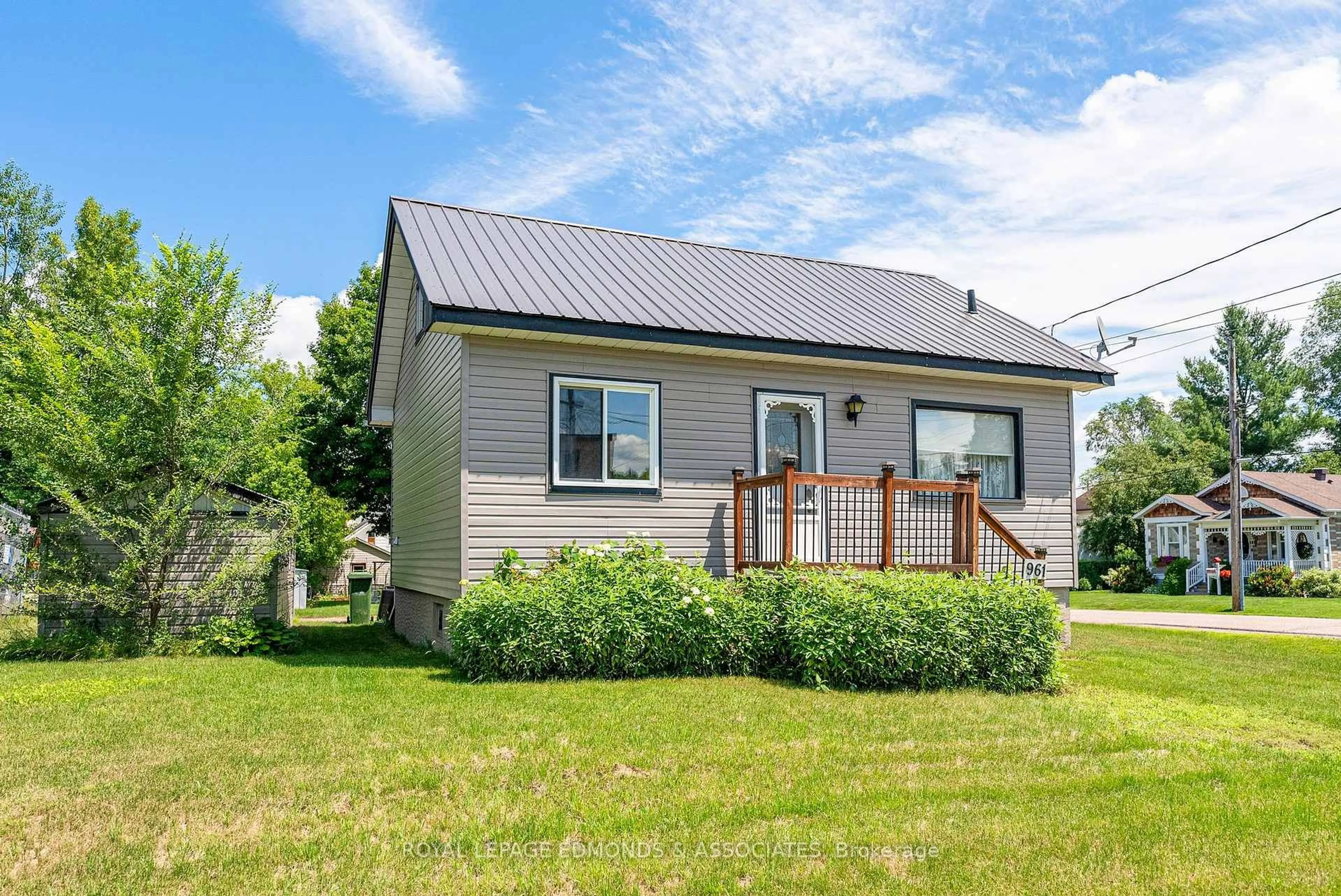 Unknown for 961 Bronx St, Pembroke Ontario K8A 6G4