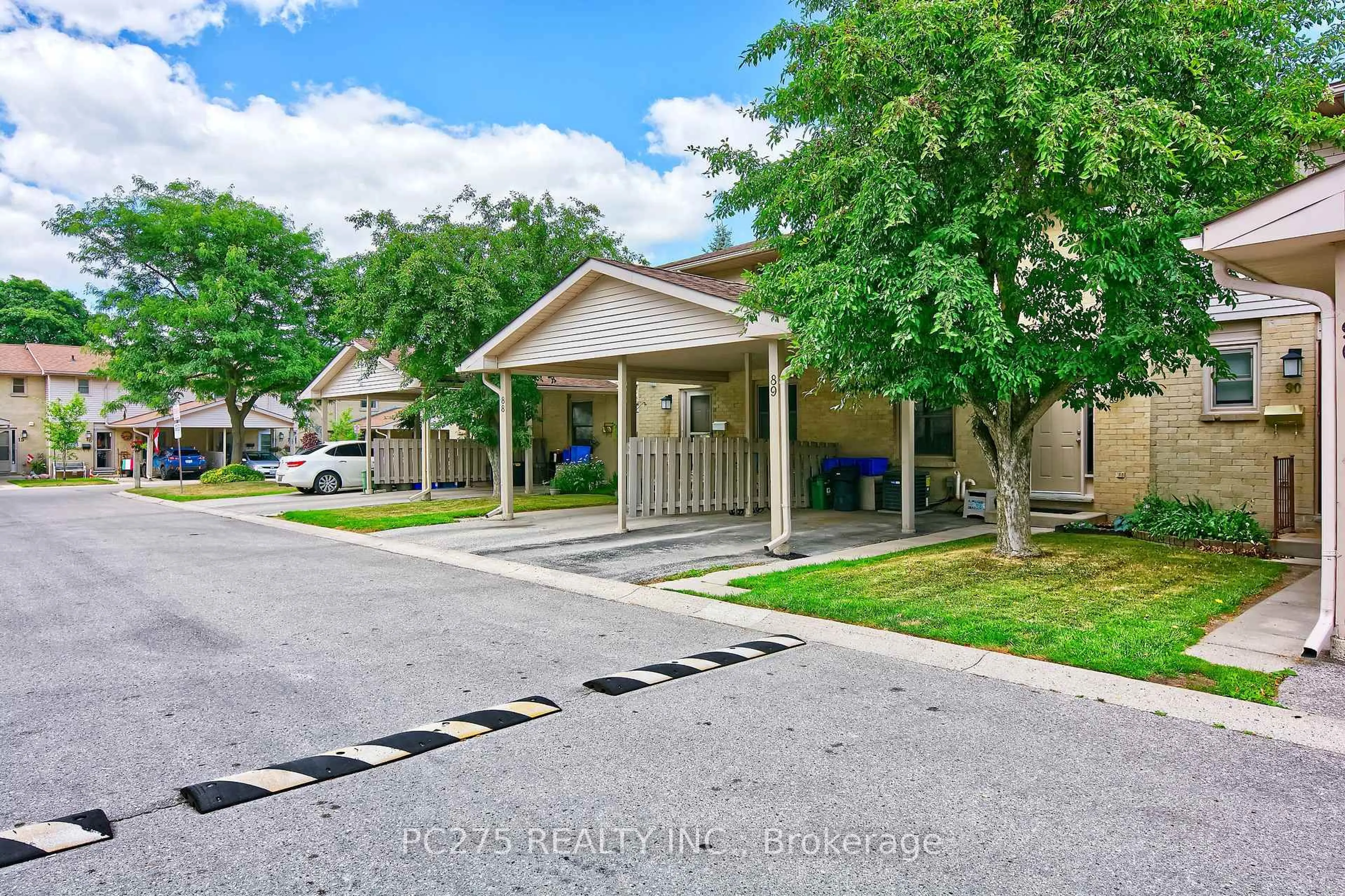 A pic from outside/outdoor area/front of a property/back of a property/a pic from drone, street for 1318 Highbury Ave #89, London East Ontario N5Y 5E5