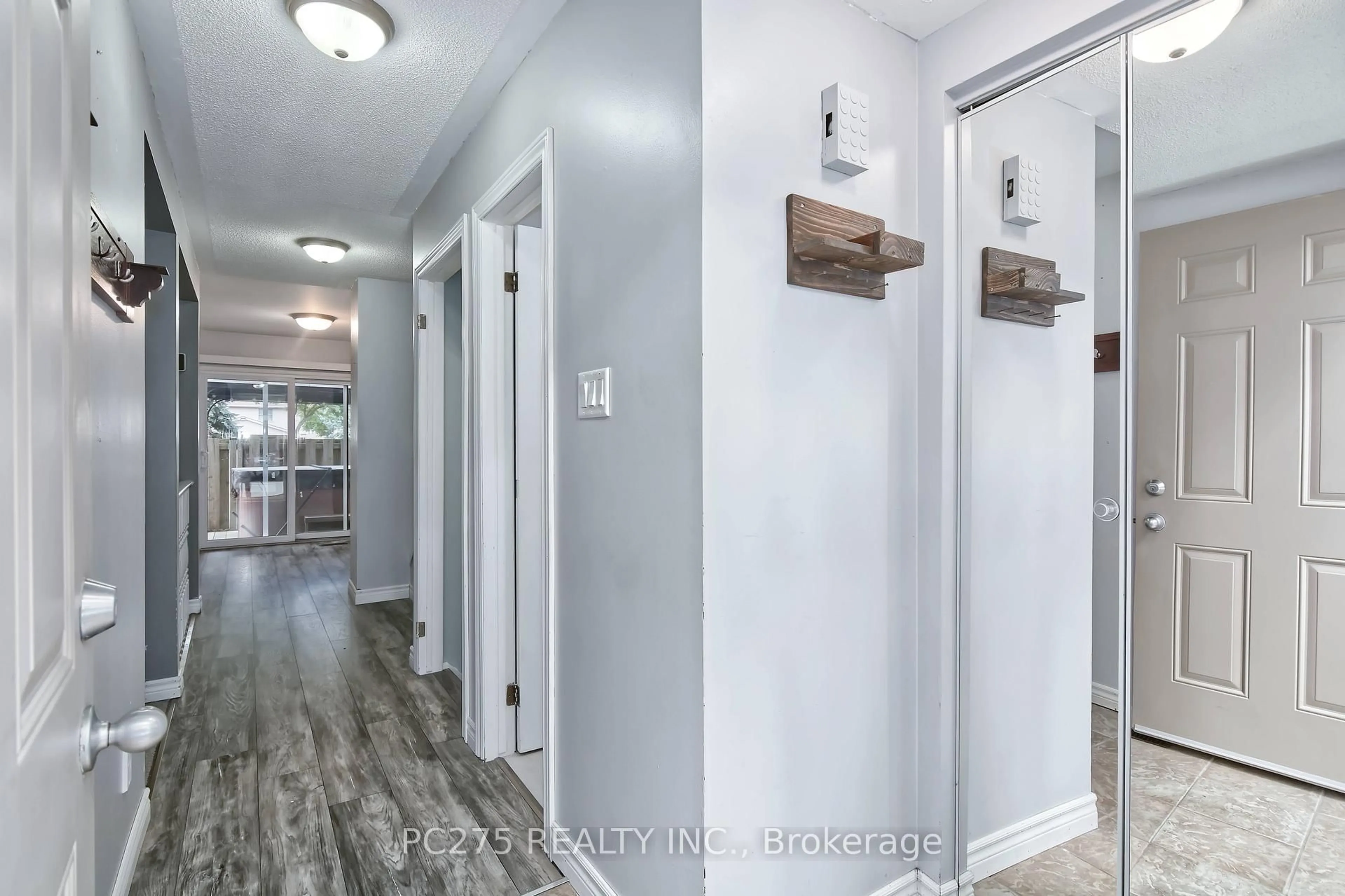 Indoor entryway for 1318 Highbury Ave #89, London East Ontario N5Y 5E5