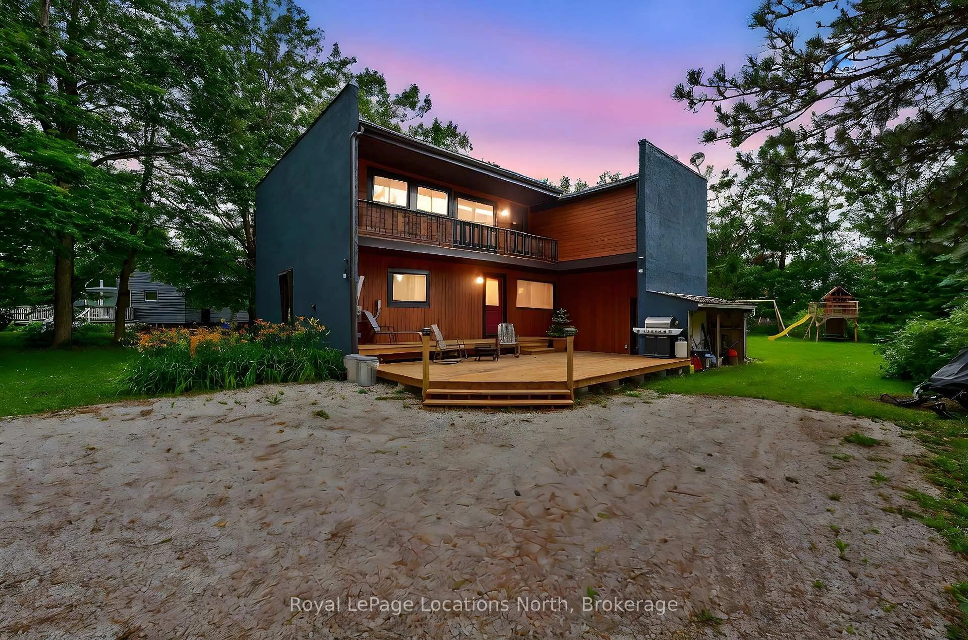 A pic from outside/outdoor area/front of a property/back of a property/a pic from drone, unknown for 119 TYROL Ave, Blue Mountains Ontario N0H 2E0