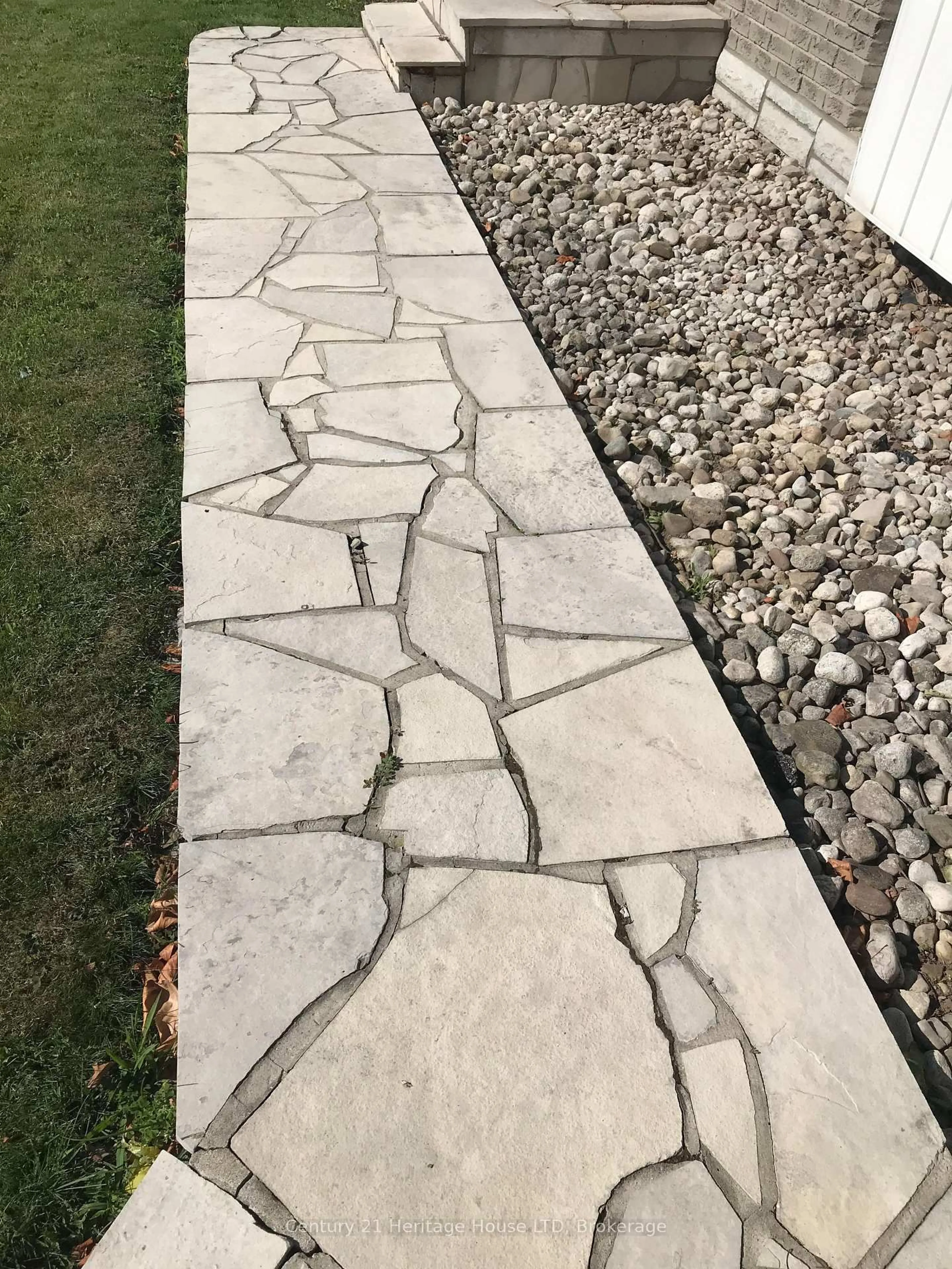 Patio, street for 938 Ferndale Ave, Fort Erie Ontario L2A 5S8