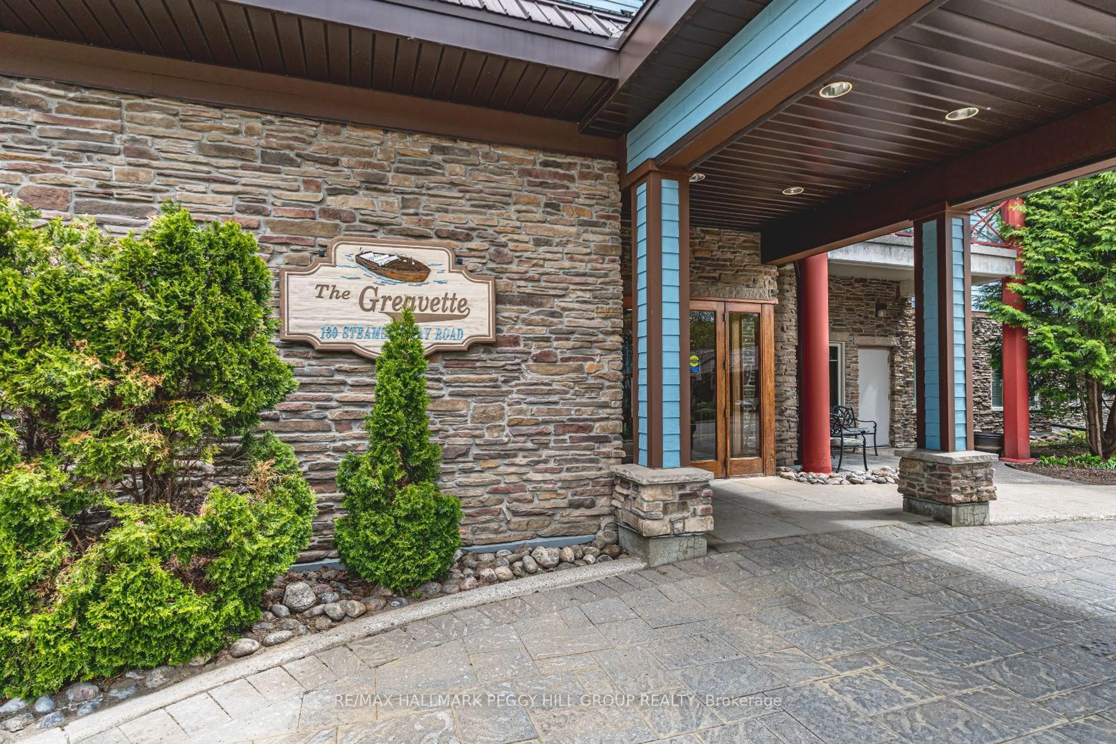 Indoor foyer for 130 Steamship Bay Rd #207, Gravenhurst Ontario P1P 1Z9