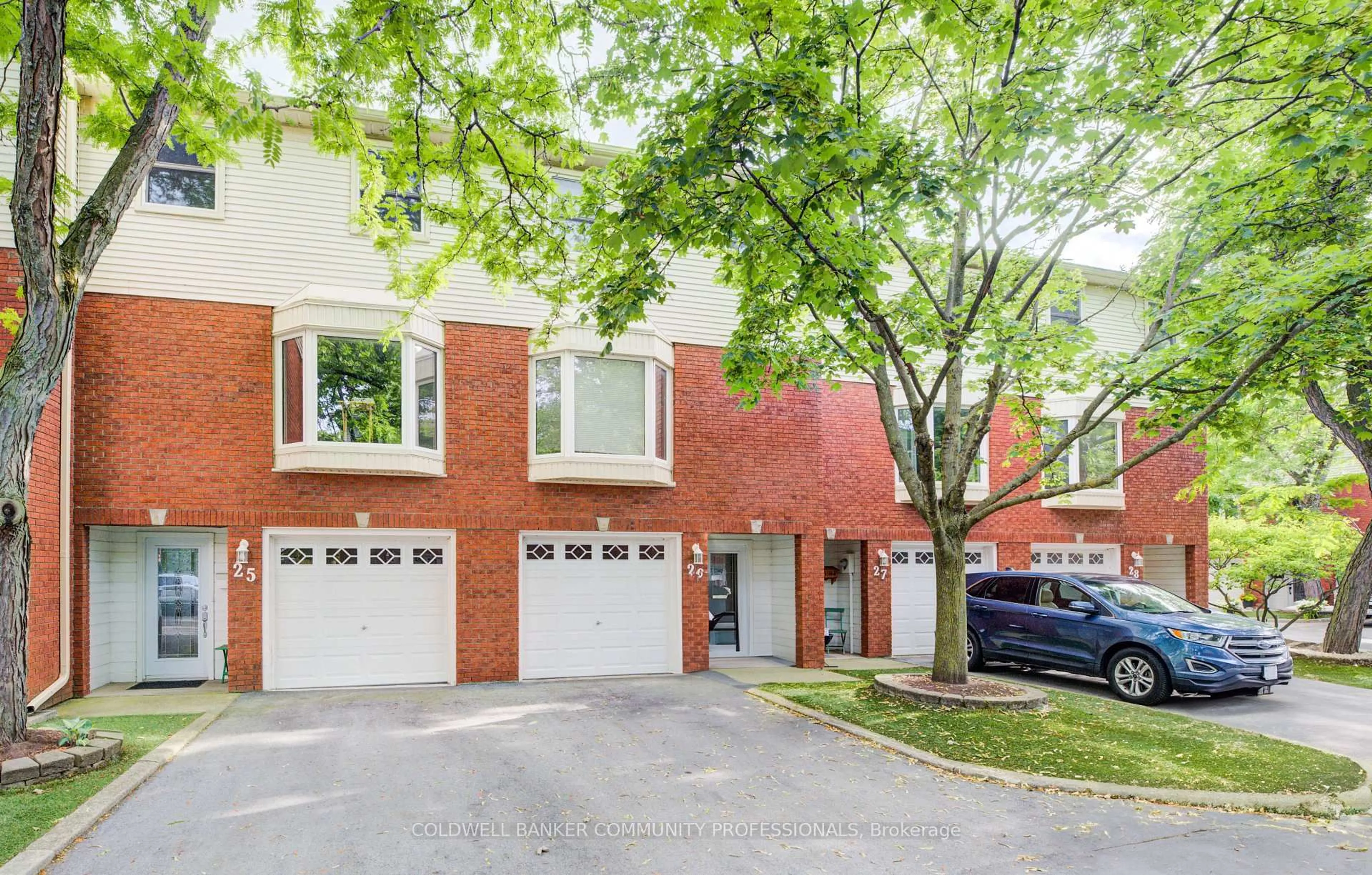 Home with brick exterior material, street for 130 Livingston Ave #26, Grimsby Ontario L3M 4W5