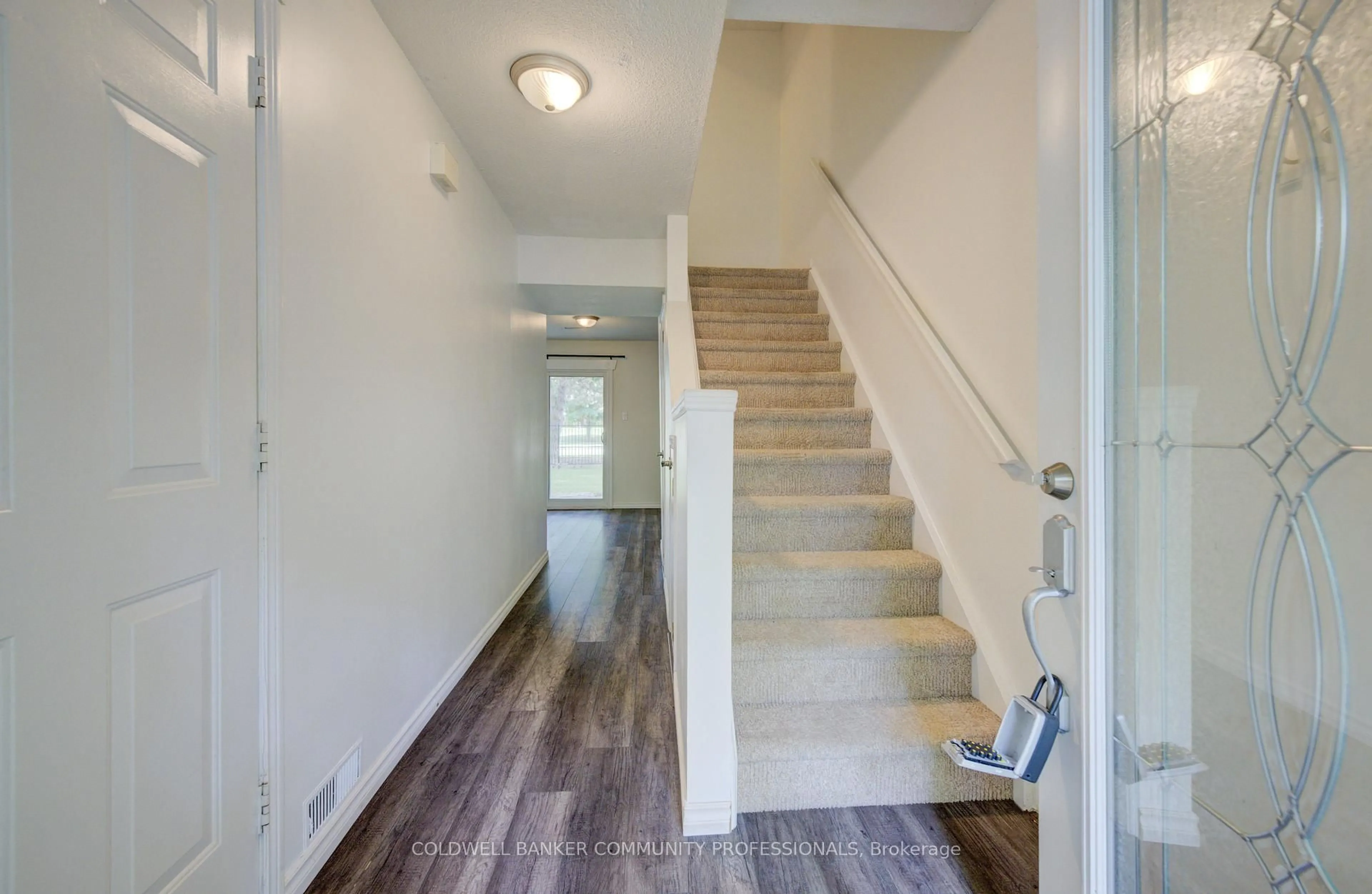 Indoor entryway for 130 Livingston Ave #26, Grimsby Ontario L3M 4W5