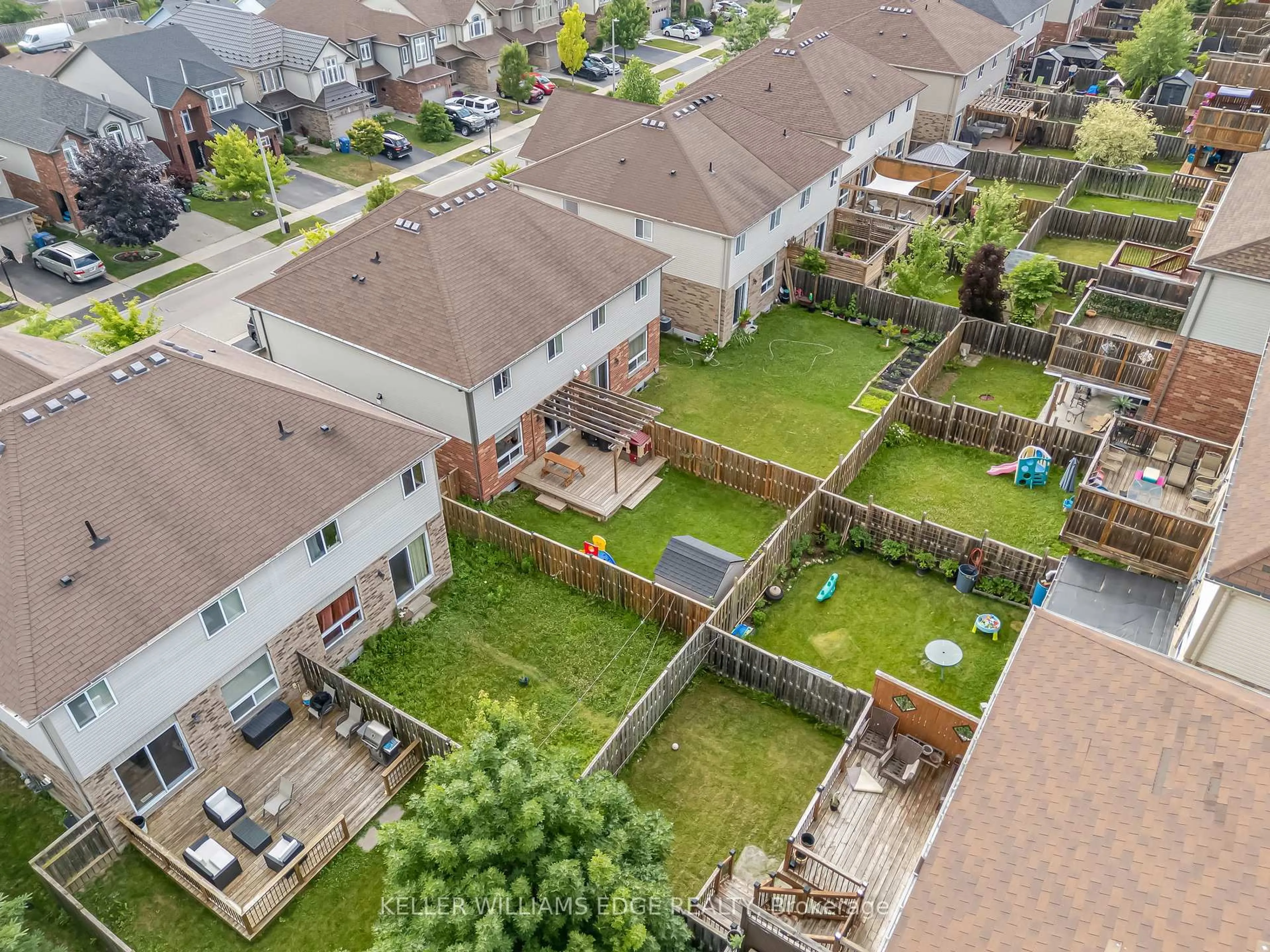 A pic from outside/outdoor area/front of a property/back of a property/a pic from drone, street for 19 Oakes Cres, Guelph Ontario N1E 0J6